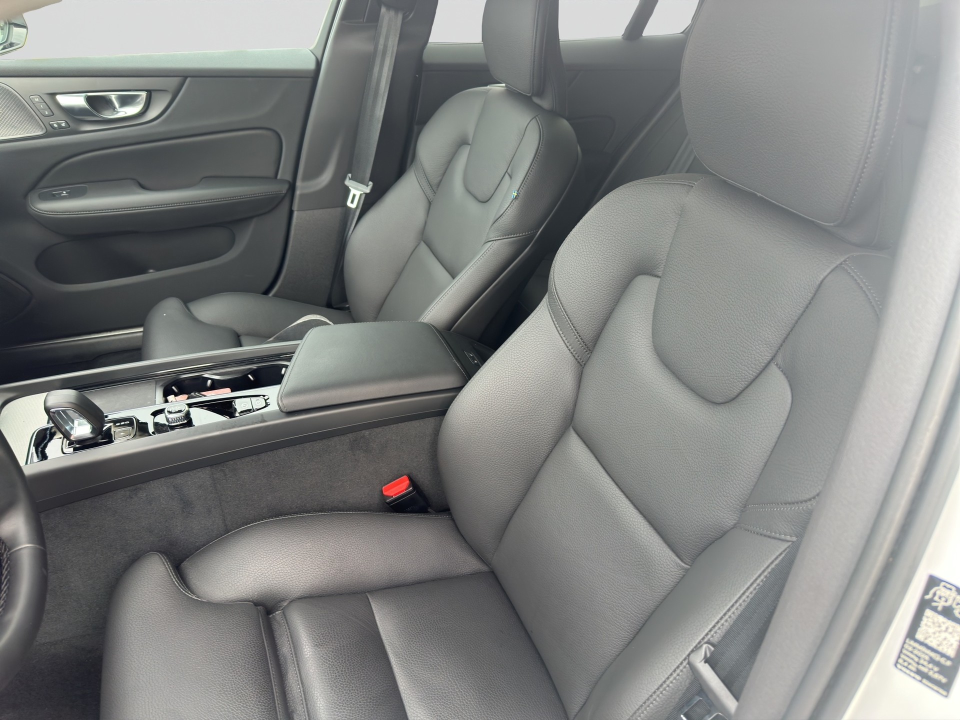 VOLVO V60 B4 Benzin Mild Hybrid Plus Dark DCT-image-5