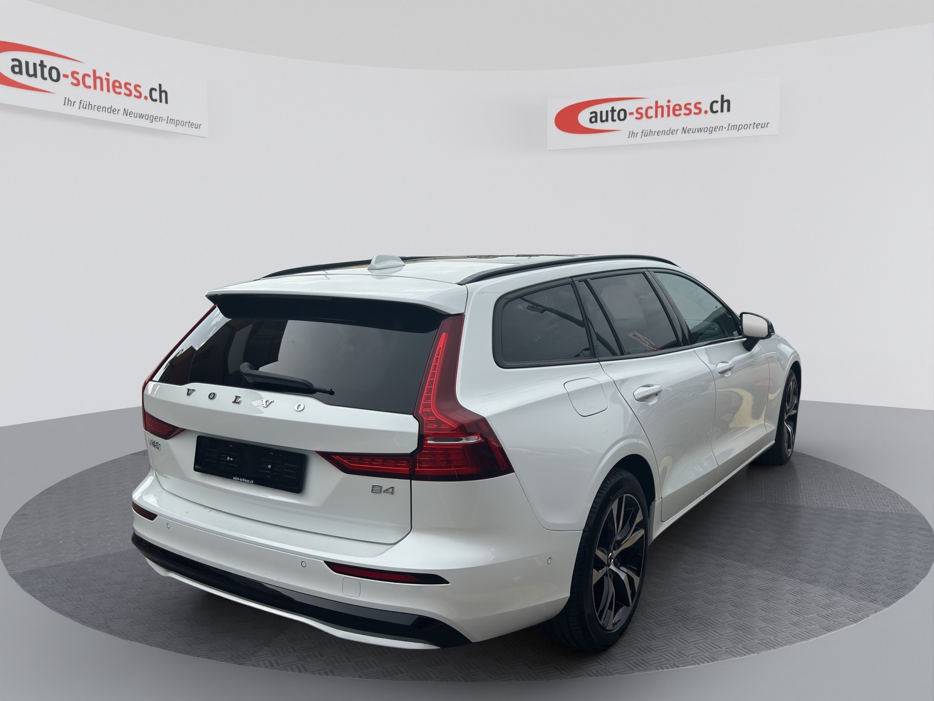 VOLVO V60 B4 Benzin Mild Hybrid Plus Dark DCT-image-4