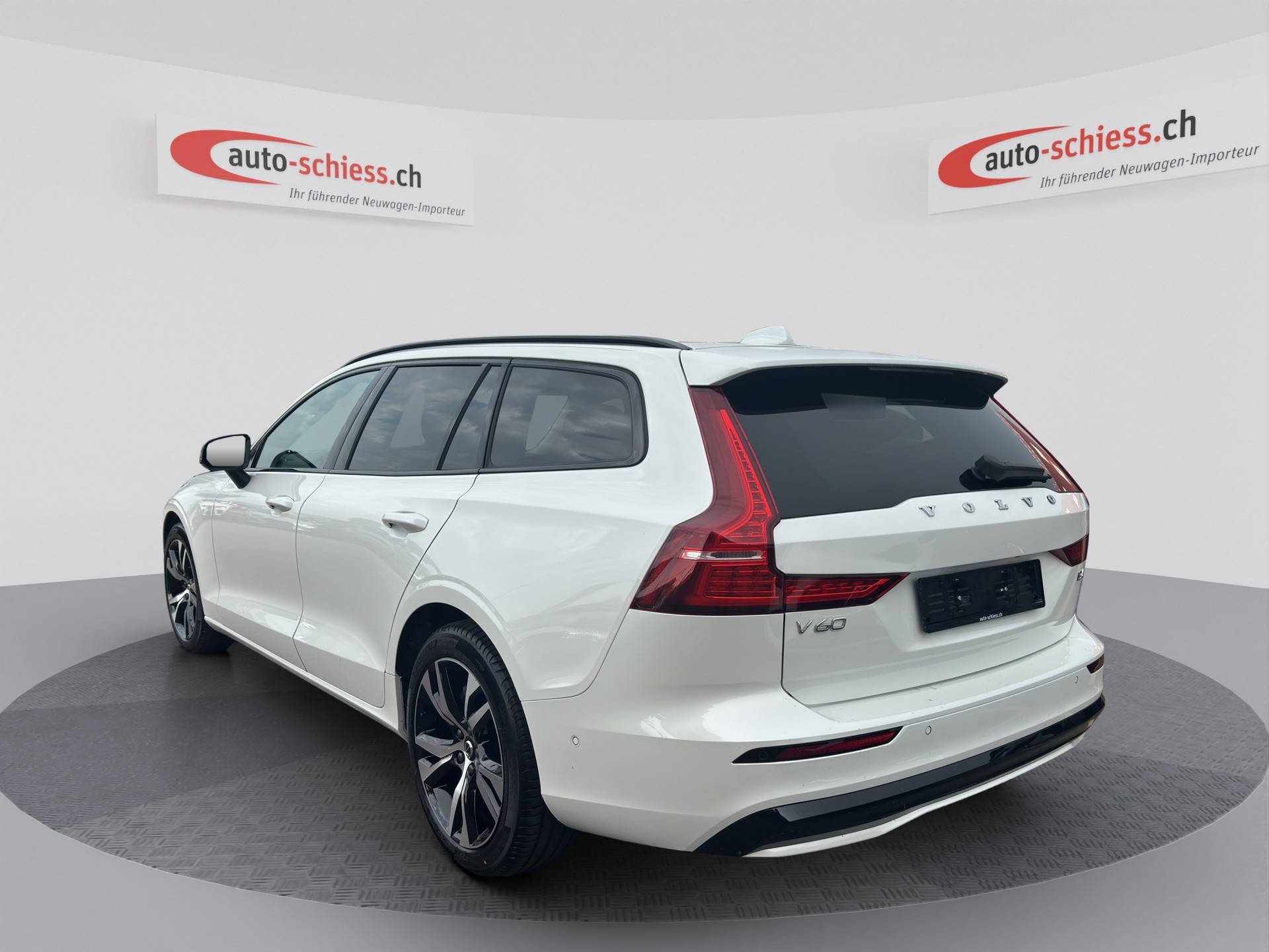 VOLVO V60 B4 Benzin Mild Hybrid Plus Dark DCT-showroom-element-2