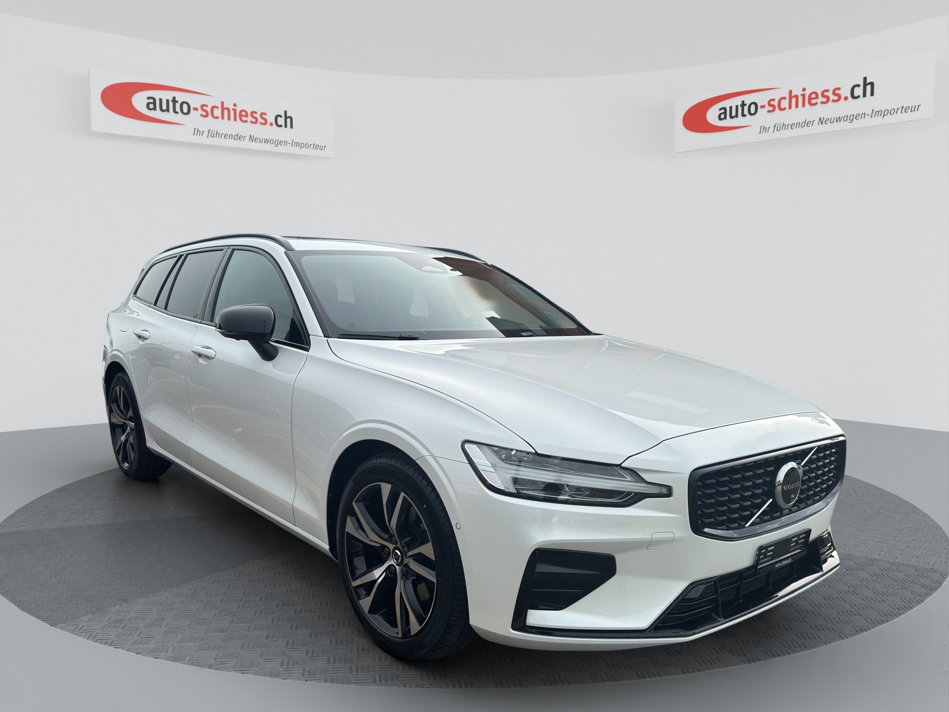 VOLVO V60 B4 Benzin Mild Hybrid Plus Dark DCT