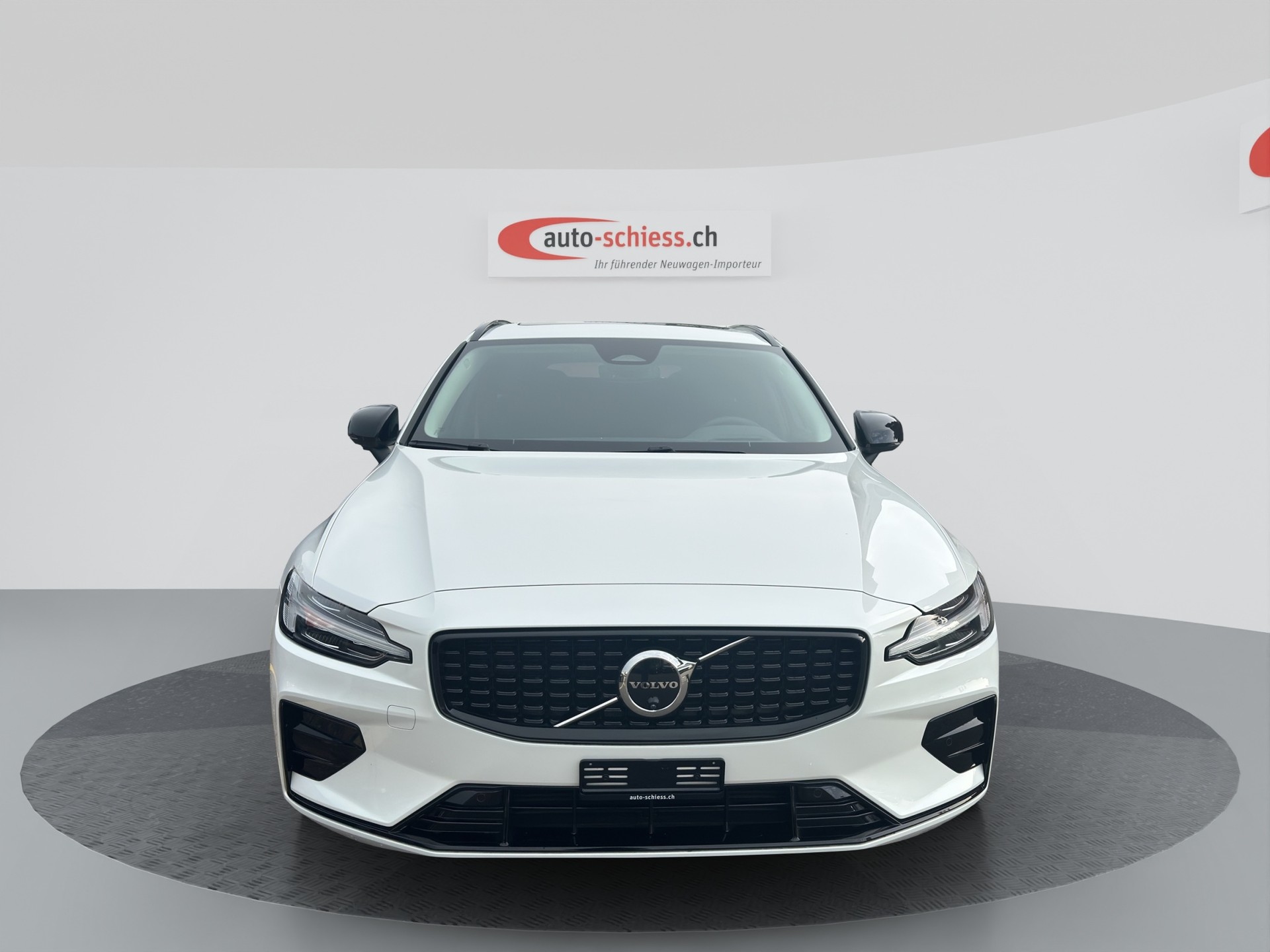 VOLVO V60 B4 Benzin Mild Hybrid Plus Dark DCT-showroom-element-1