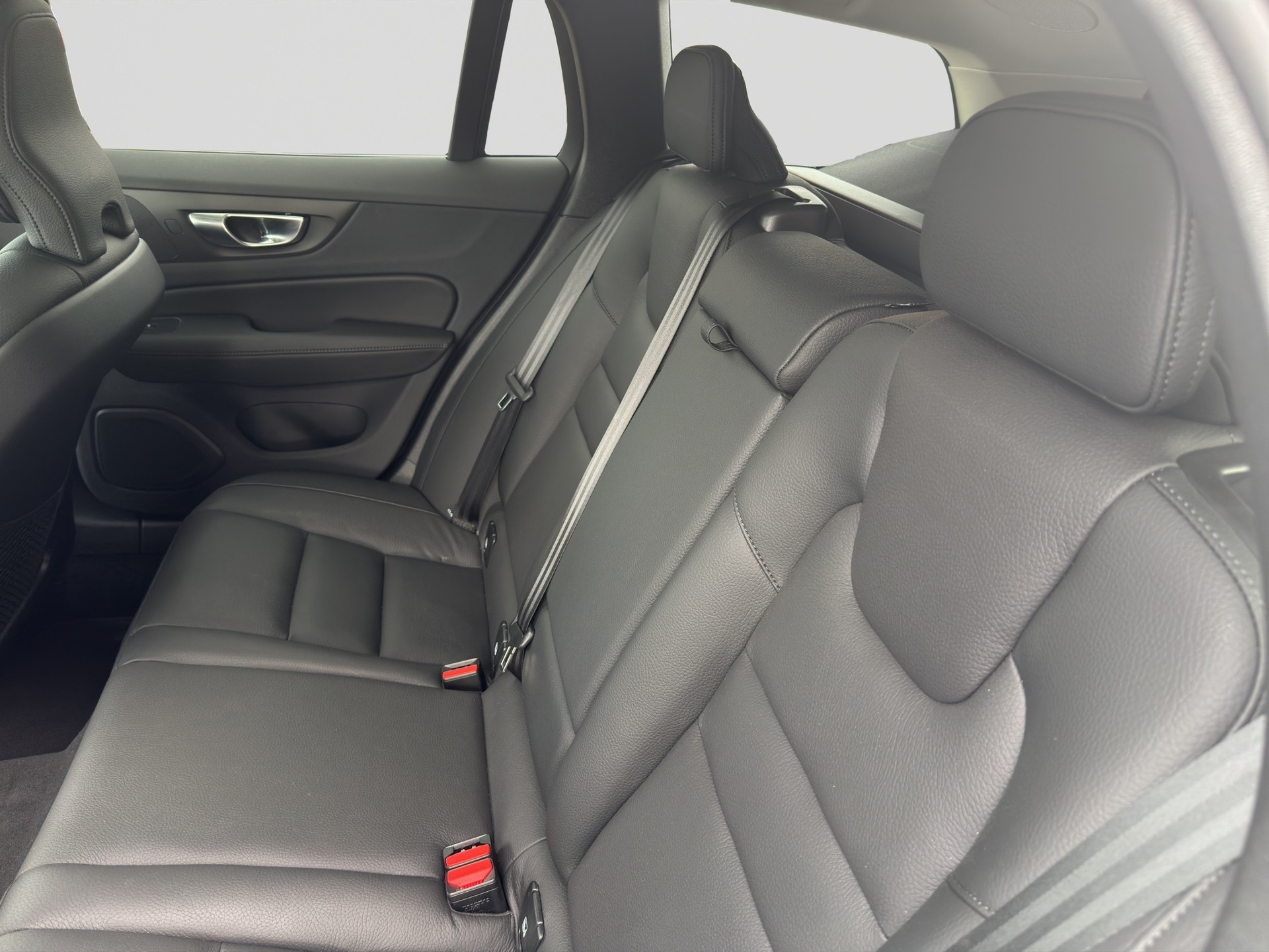 VOLVO V60 B4 Benzin Mild Hybrid Plus Dark DCT-image-7