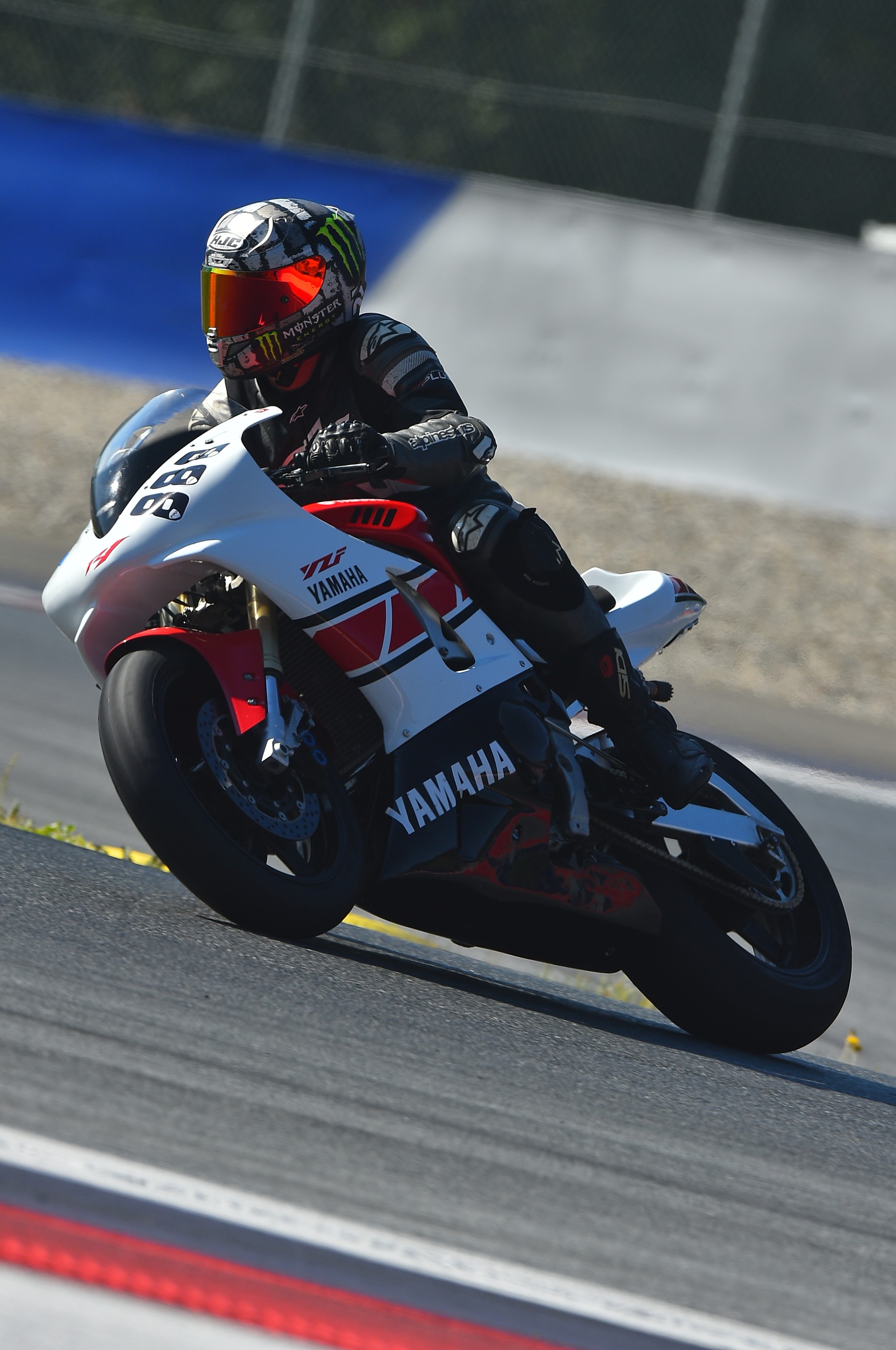 YAMAHA YZF-R1-image-1