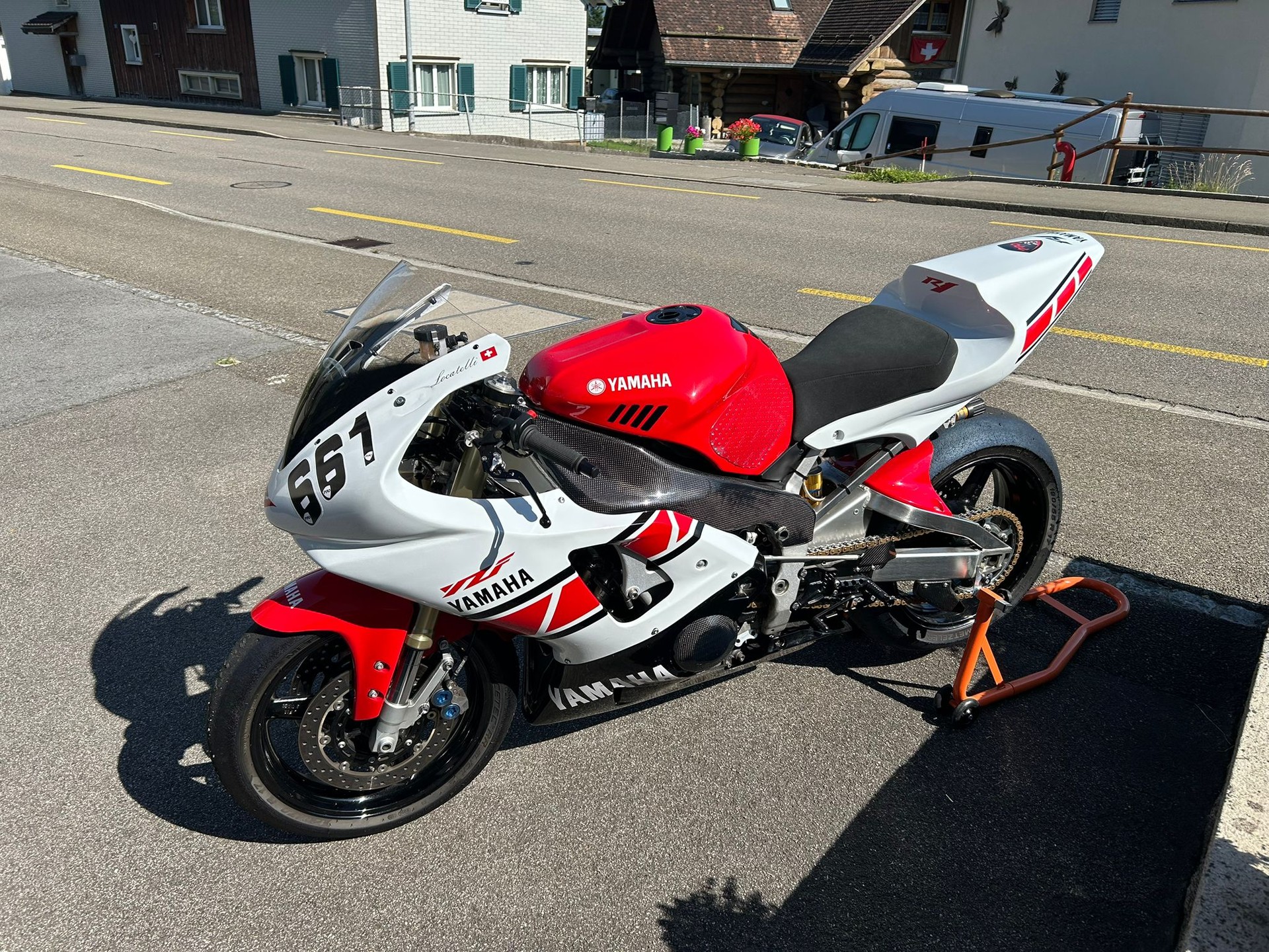 YAMAHA YZF-R1-image-4