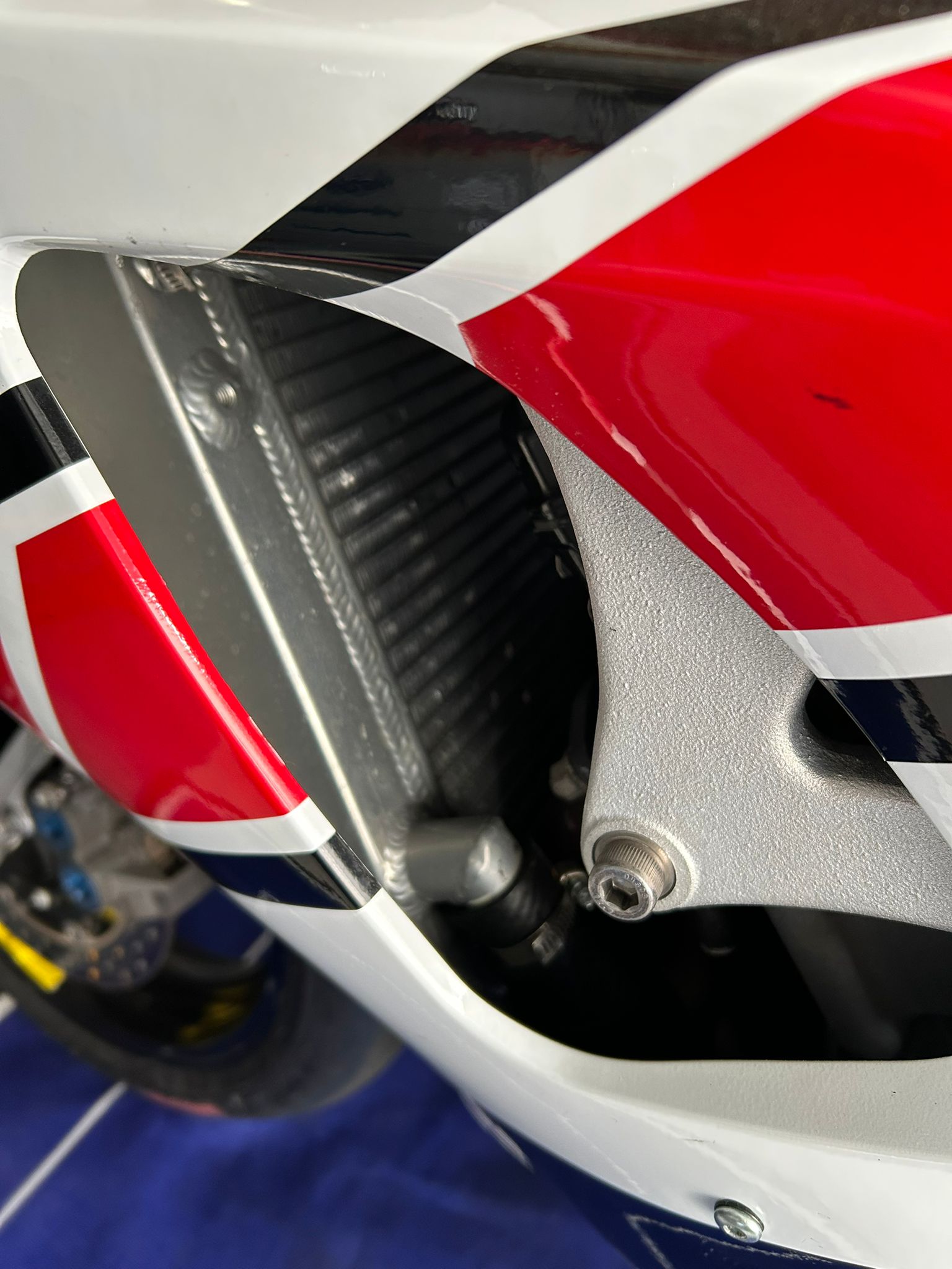 YAMAHA YZF-R1-image-6