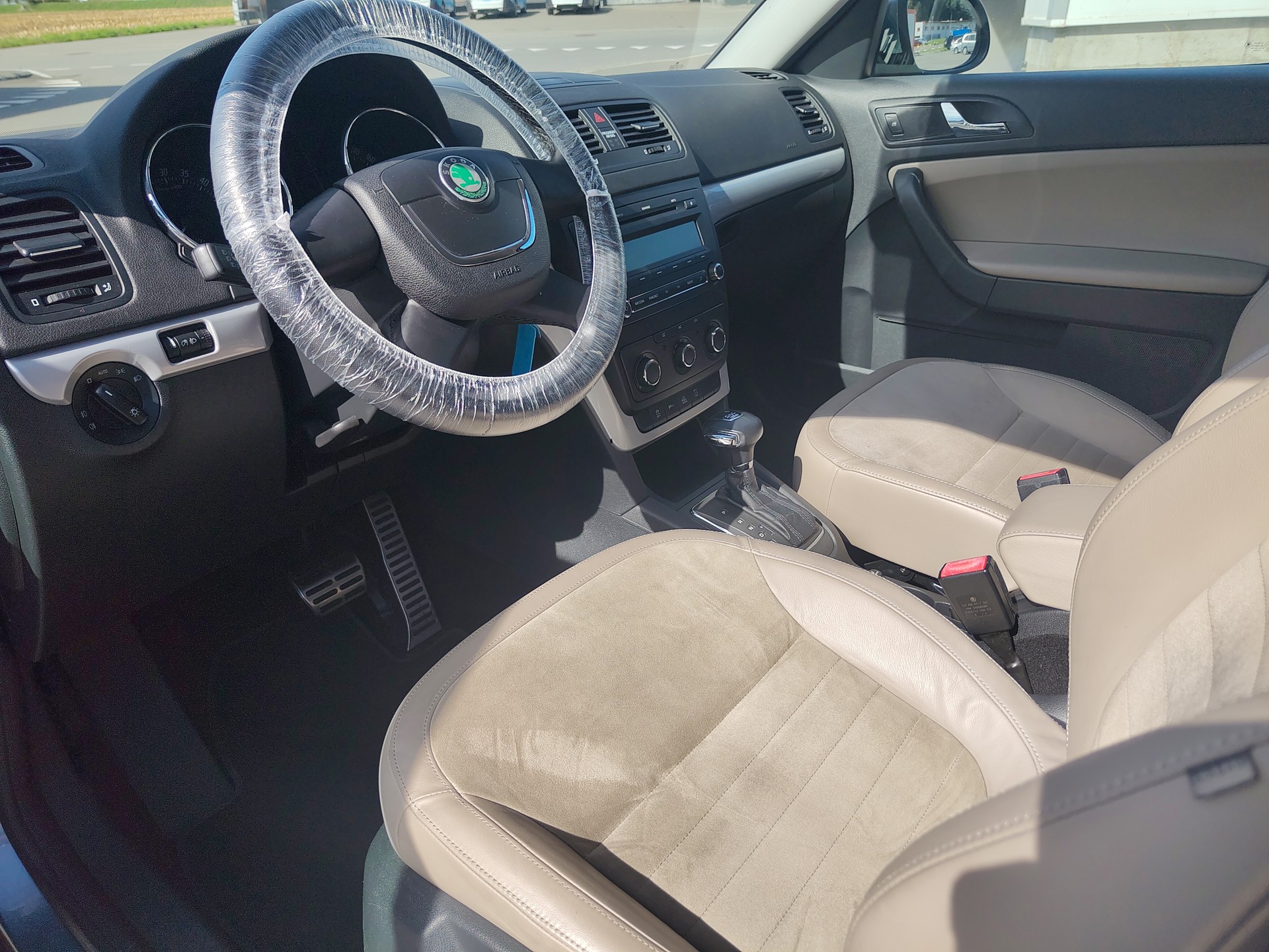 SKODA Yeti 2.0 TDI Ambition 4x4 DSG-image-4