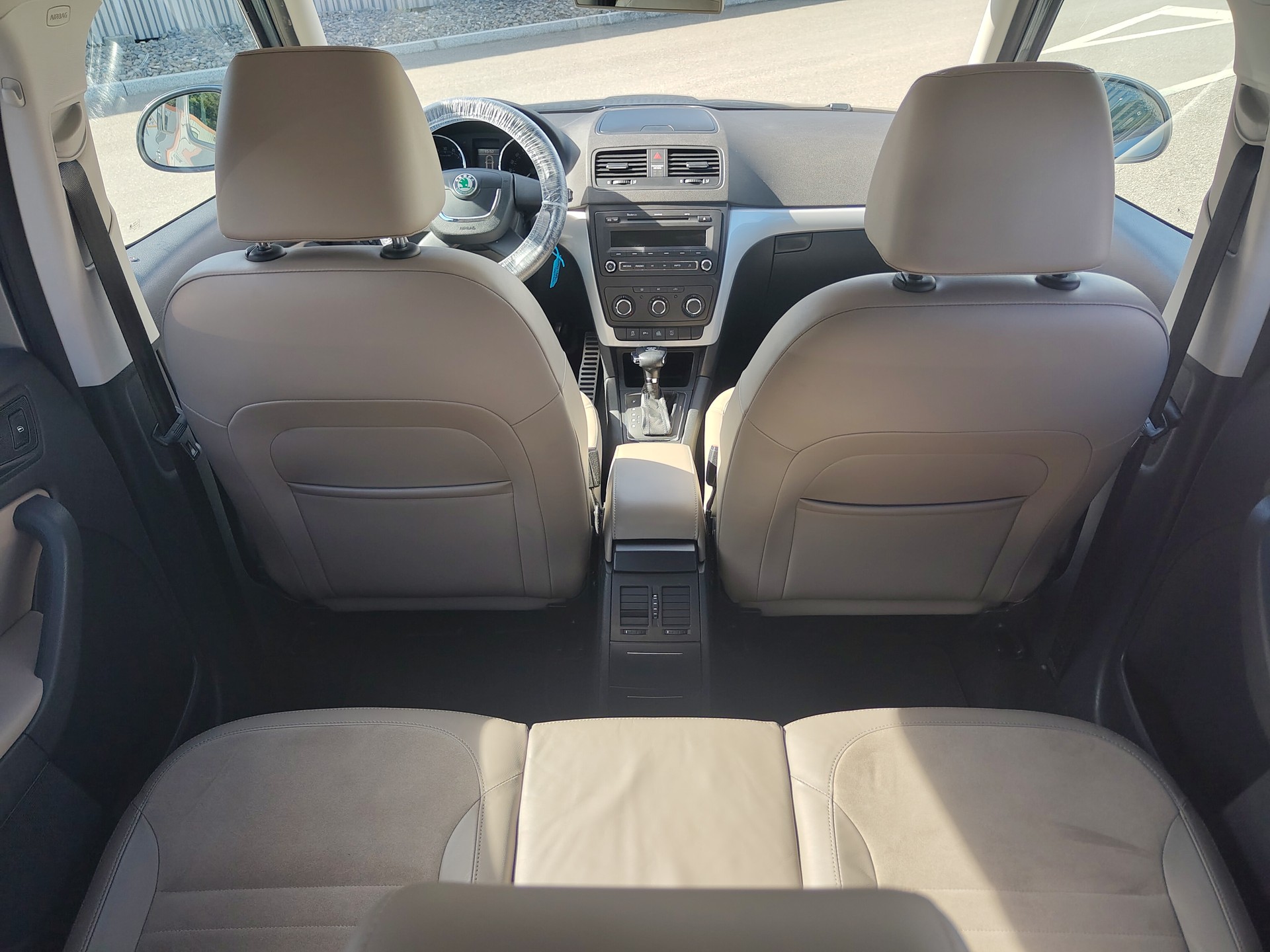SKODA Yeti 2.0 TDI Ambition 4x4 DSG-image-11