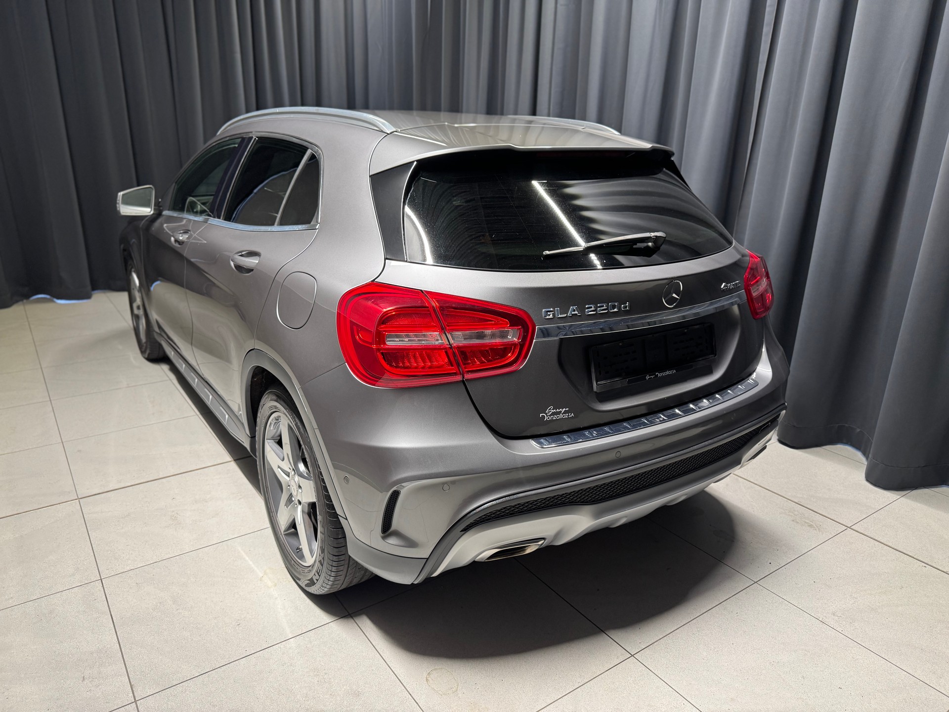 MERCEDES-BENZ GLA 220 d Urban 4Matic 7G-DCT (15)-showroom-element-3