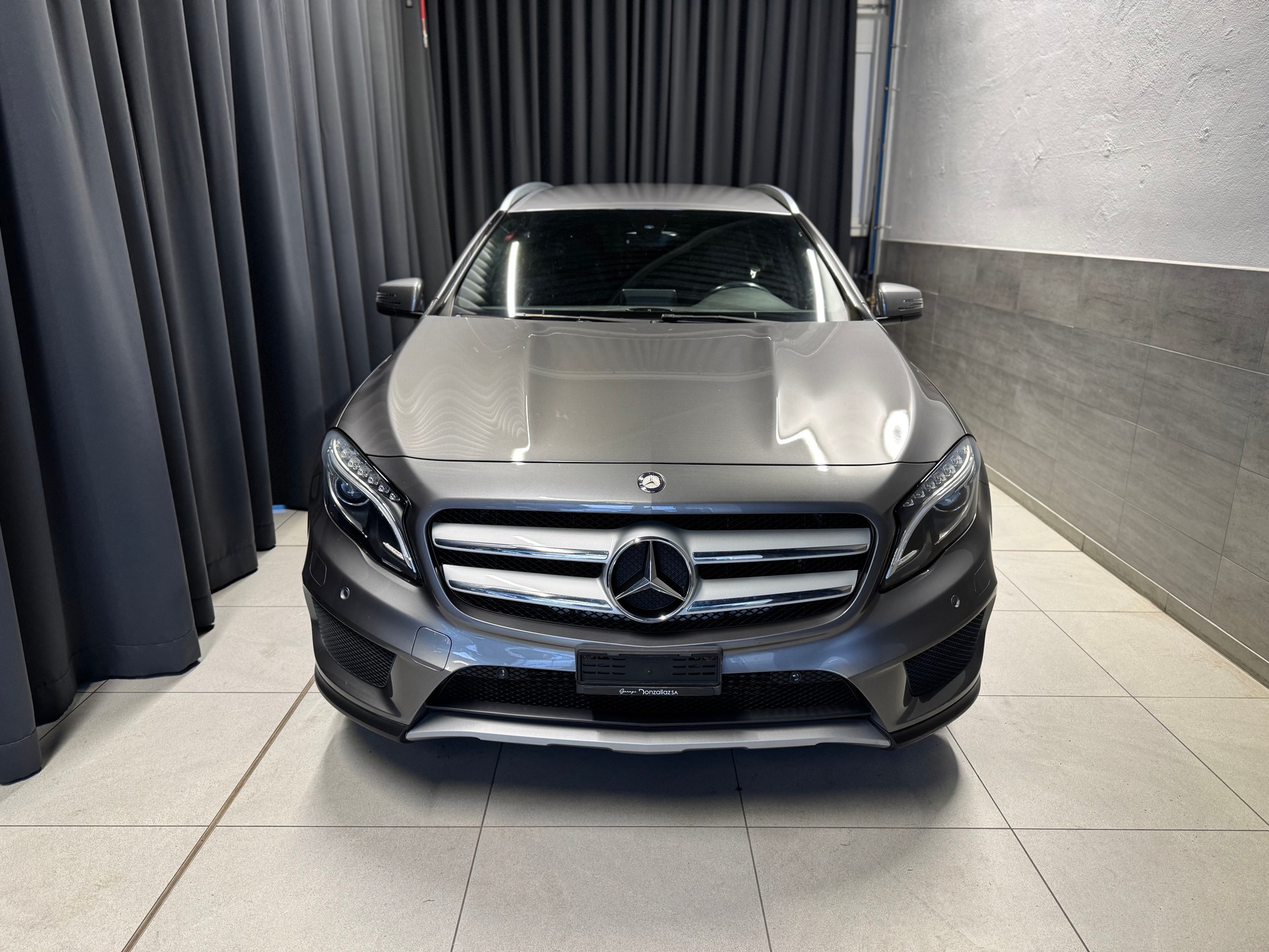 MERCEDES-BENZ GLA 220 d Urban 4Matic 7G-DCT (15)-showroom-element-1