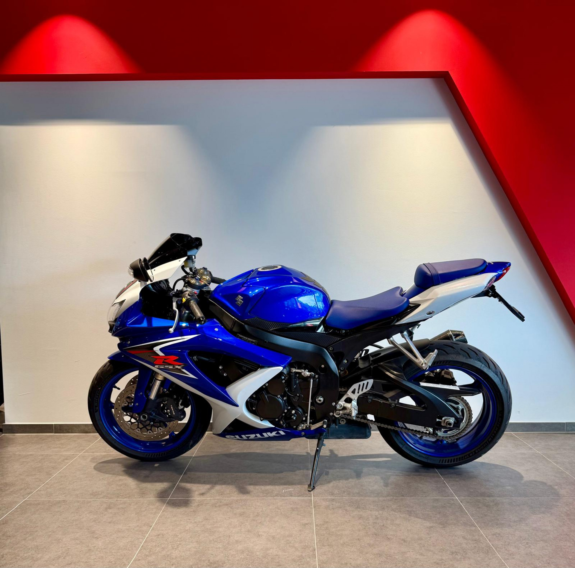 SUZUKI GSX-R 600-image-2