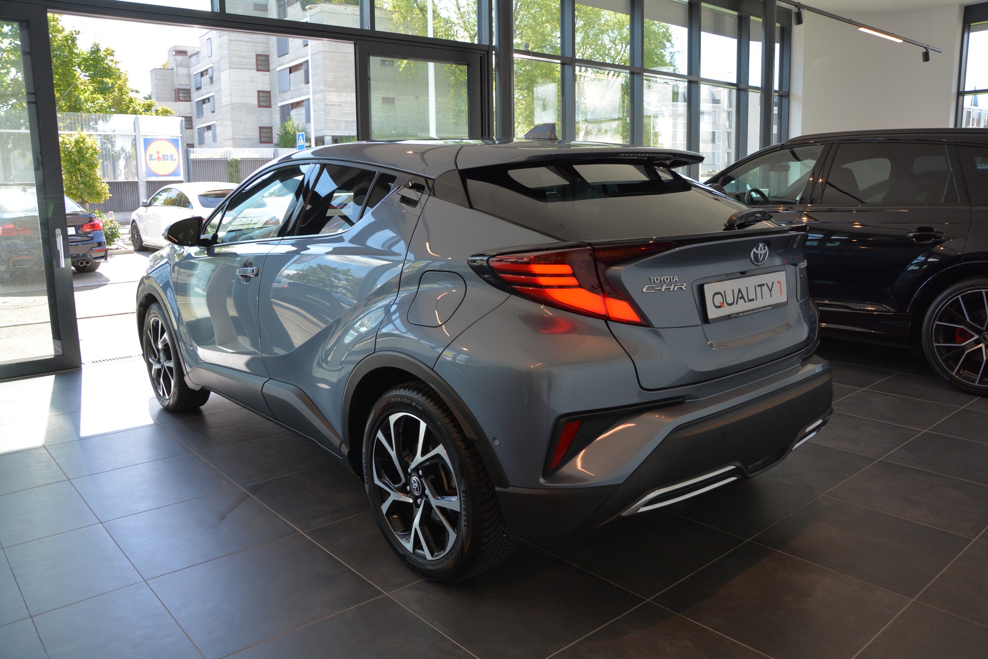 TOYOTA C-HR 2.0 HSD CVT Style-showroom-element-3