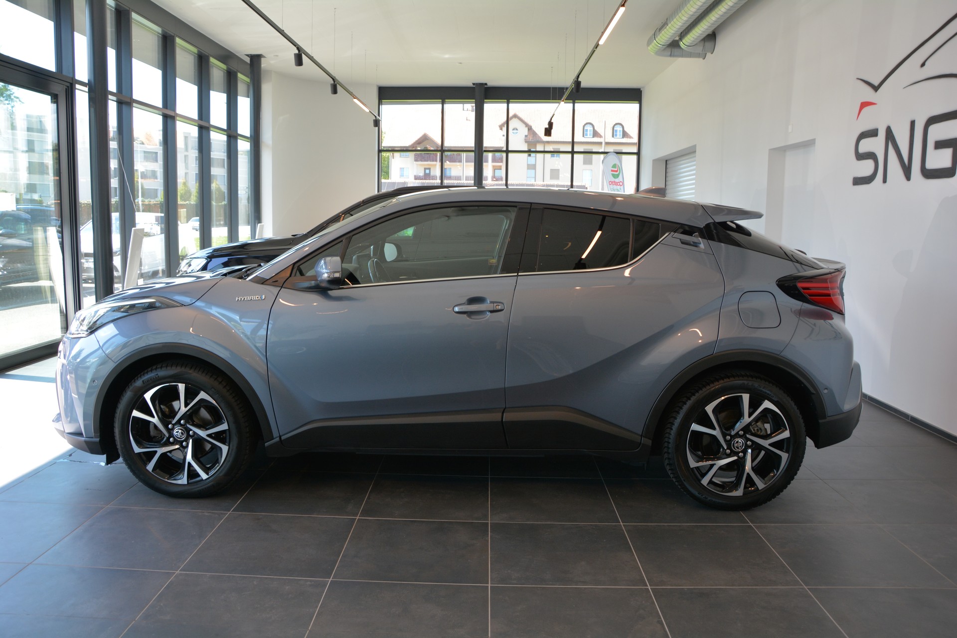 TOYOTA C-HR 2.0 HSD CVT Style-showroom-element-2