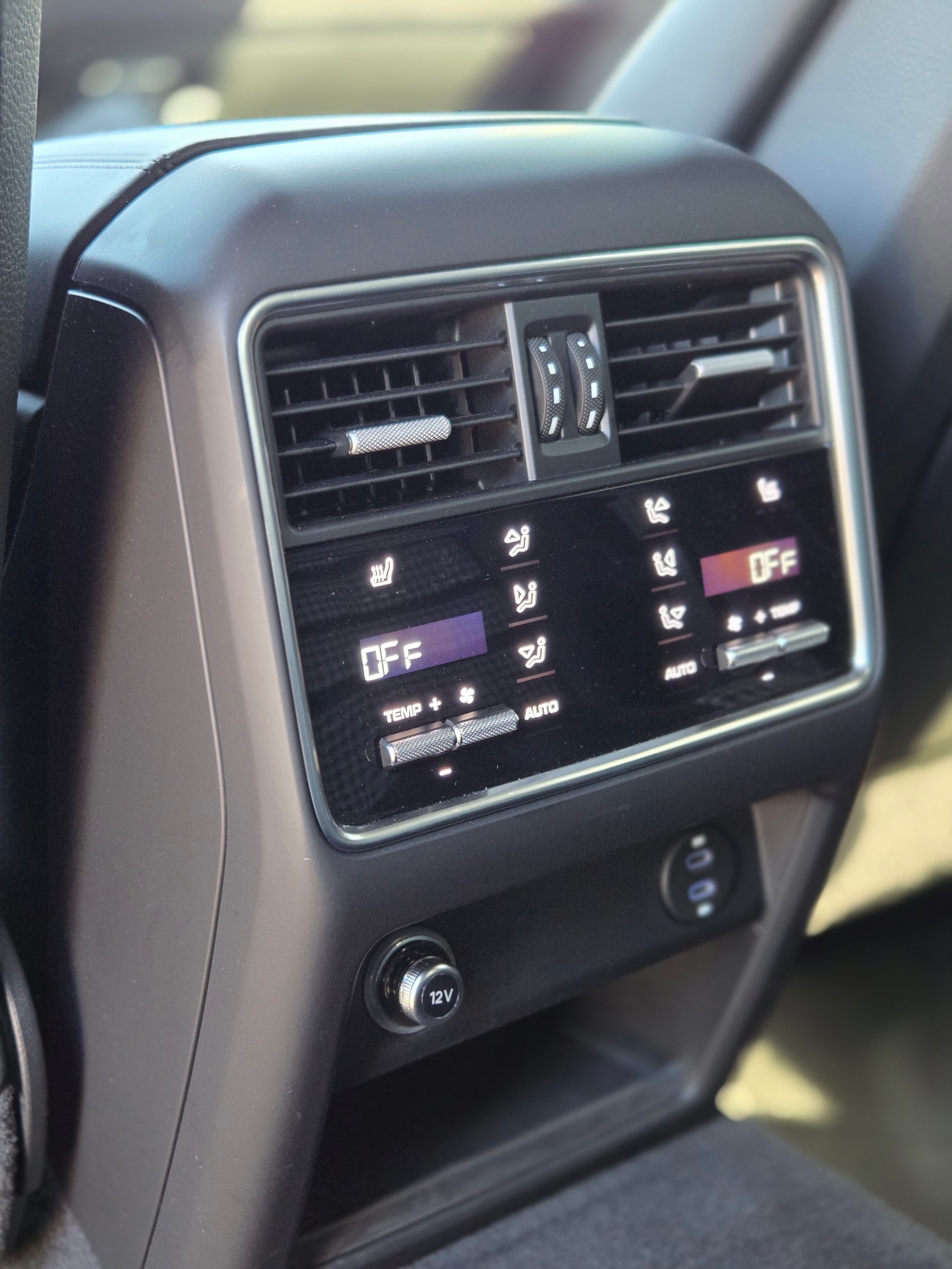 PORSCHE Cayenne Turbo Coupé S E-Hybrid-image-9