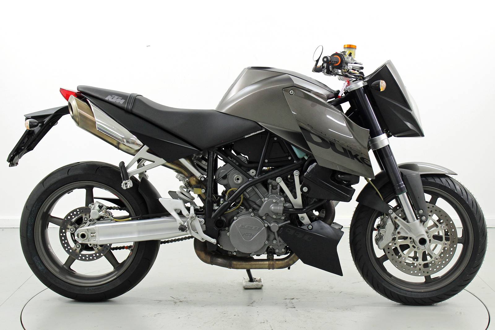 KTM 990 Super Duke-image-3