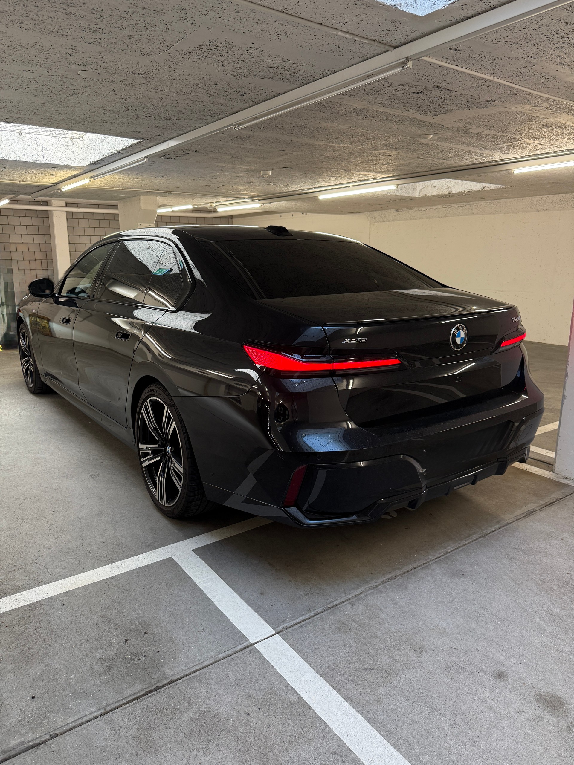 BMW 740d xDrive-image-2