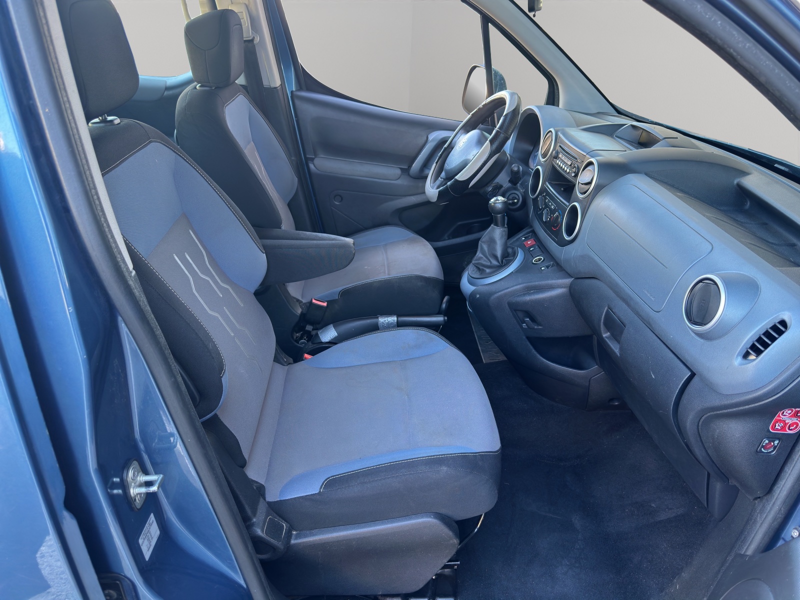 PEUGEOT Partner 1.6 e-HDI Family-image-14