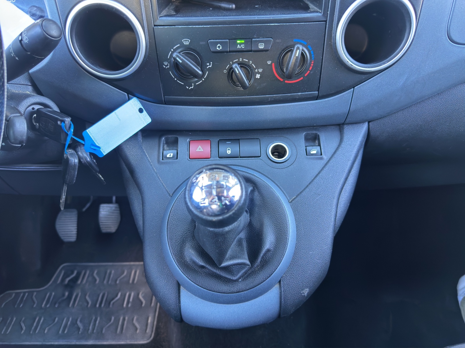 PEUGEOT Partner 1.6 e-HDI Family-image-8