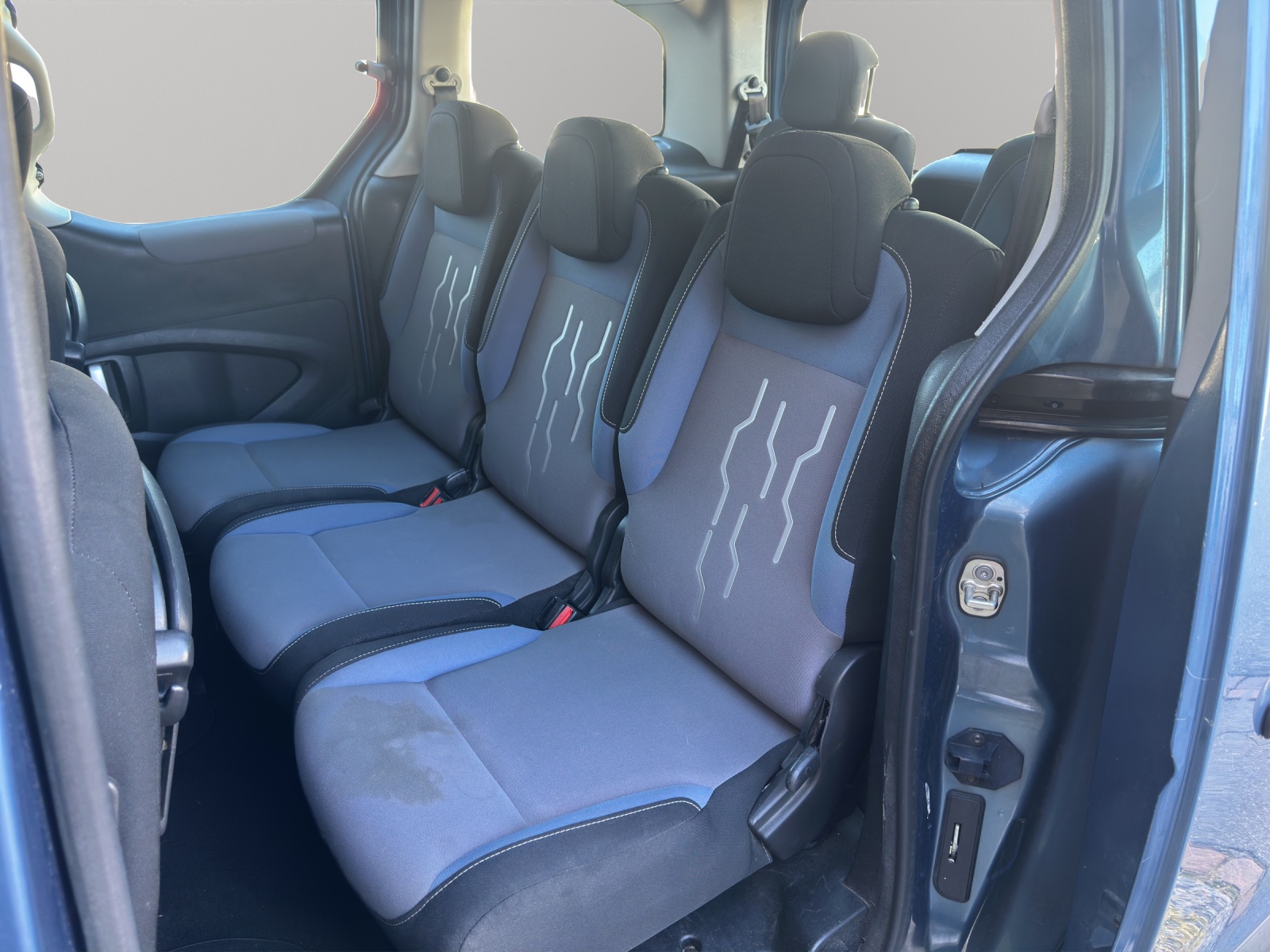 PEUGEOT Partner 1.6 e-HDI Family-image-12