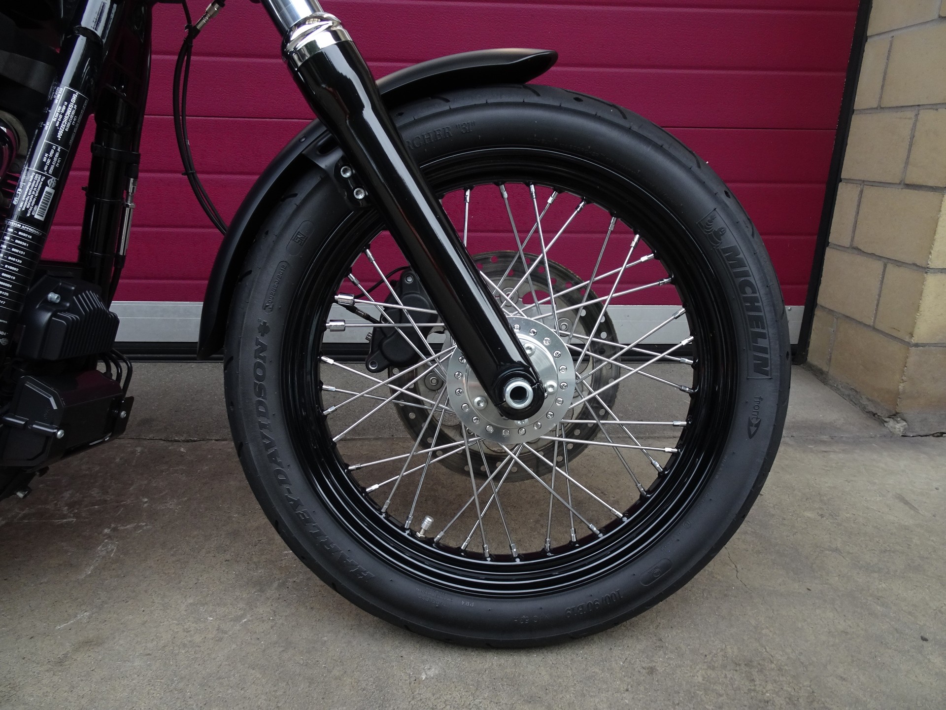 HARLEY-DAVIDSON FXDB Dyna Street Bob 103 ABS-image-1