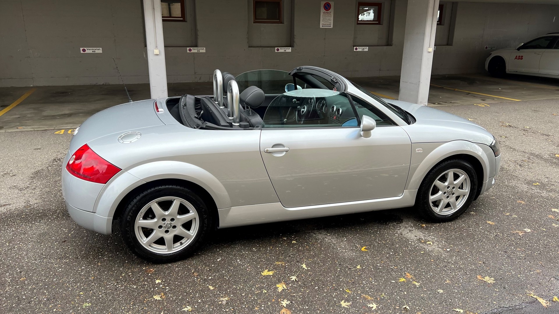 AUDI TT Roadster 1.8 T-showroom-element-3