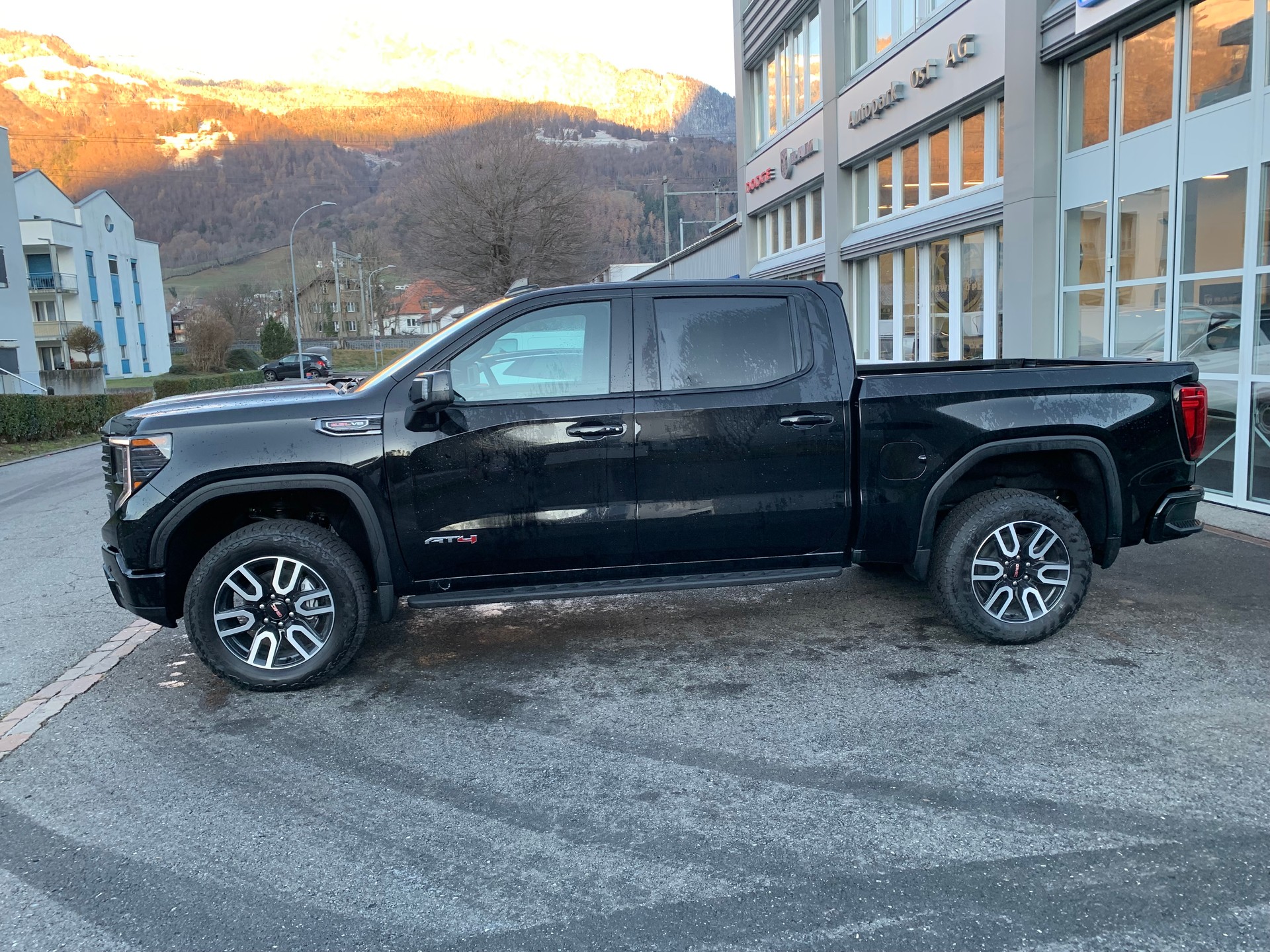 GMC Sierra 1500 AT4 Crew Cab 6.2l V8 MY25-image-3