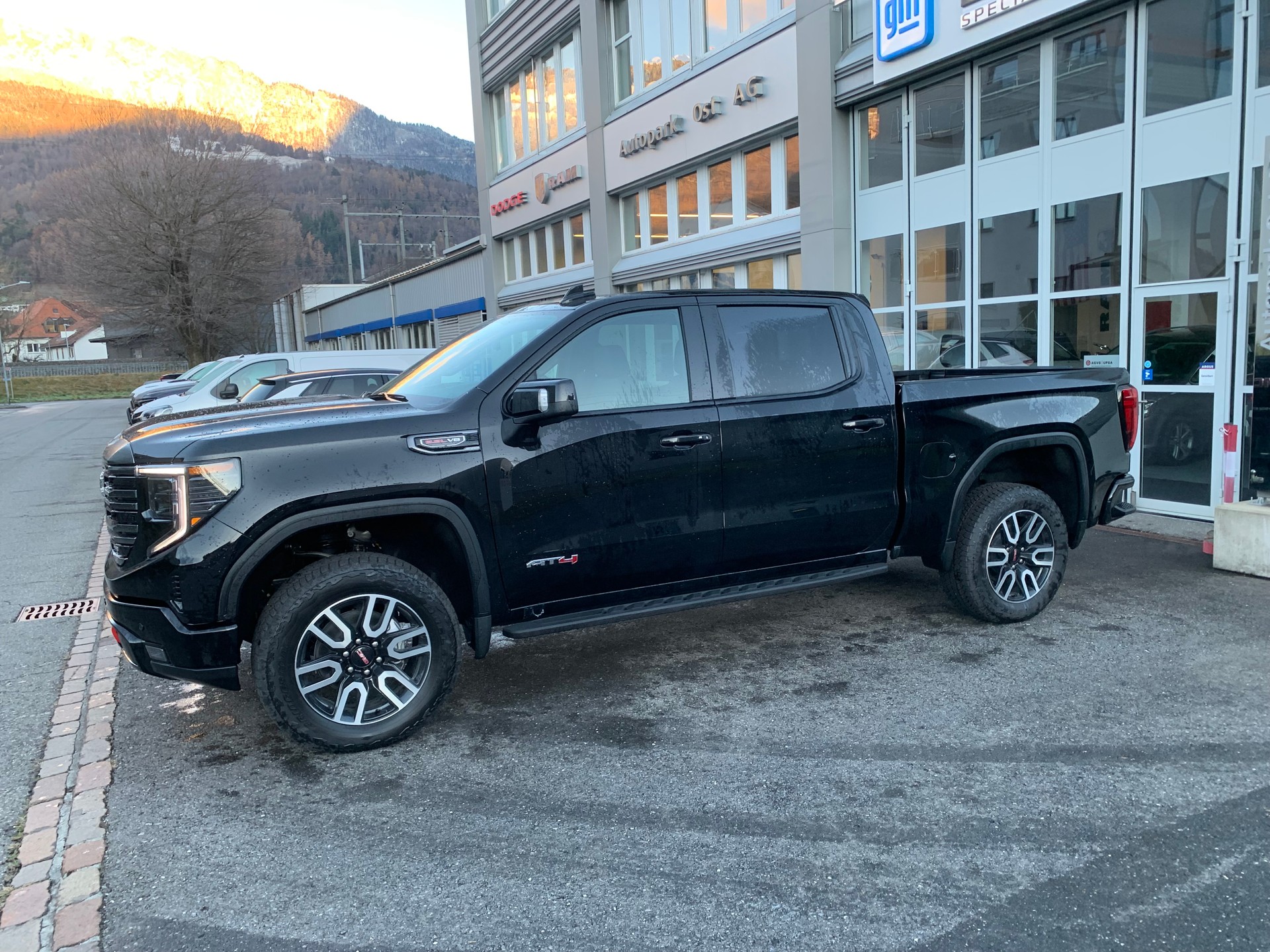 GMC Sierra 1500 AT4 Crew Cab 6.2l V8 MY25-image-2