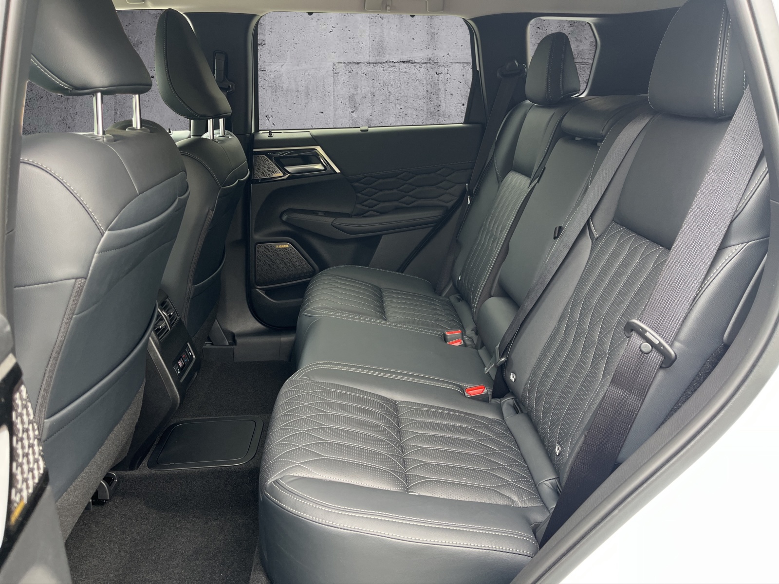 MITSUBISHI Outlander 2.4 PHEV Instyle 4WD Automatic-image-13