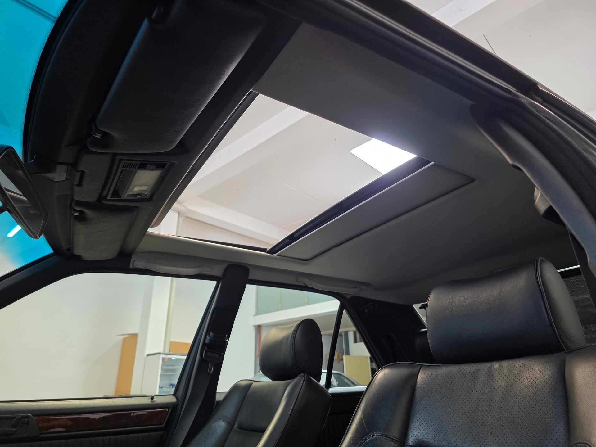 MERCEDES-BENZ 500 E Automatic-image-9