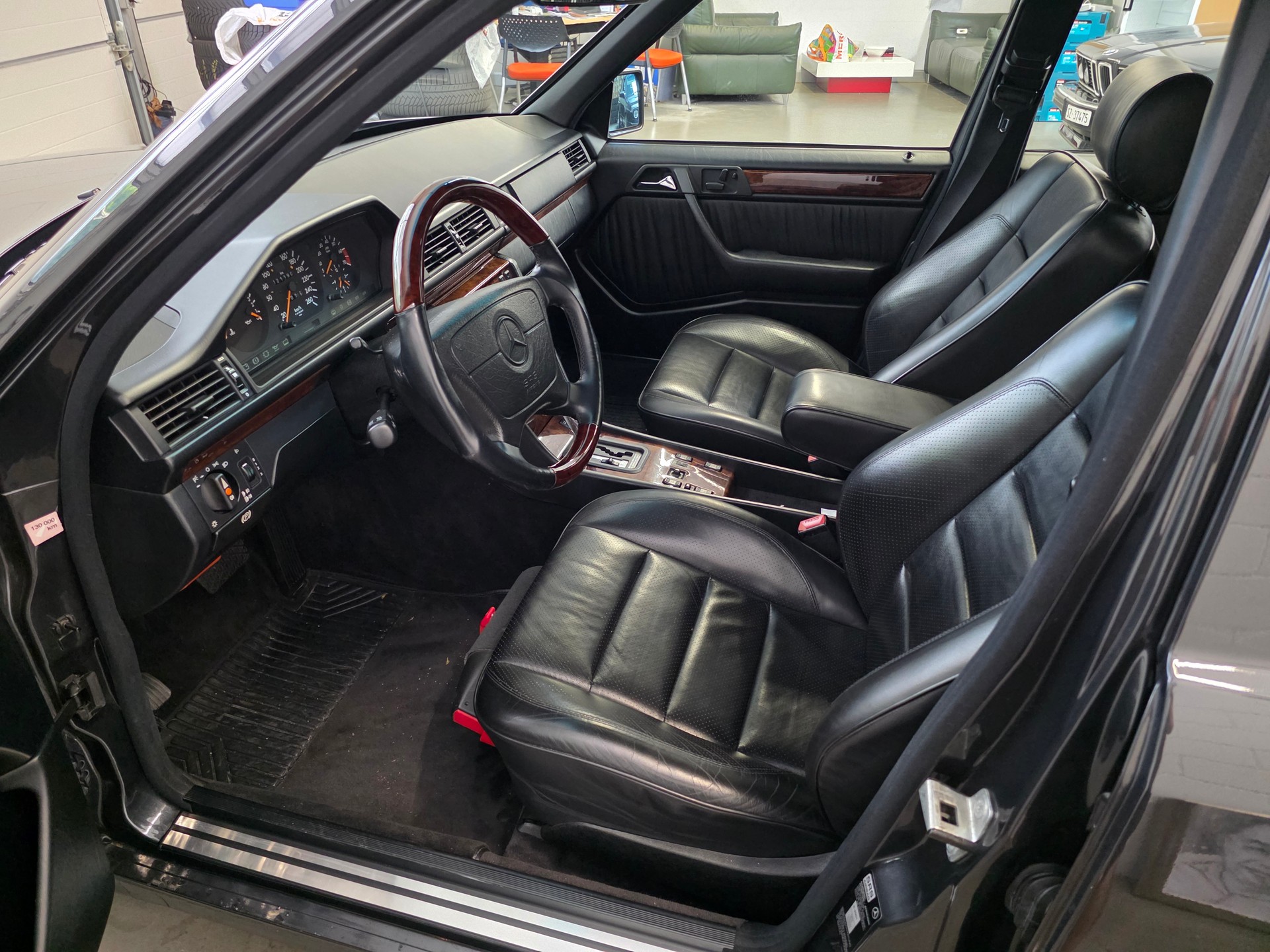 MERCEDES-BENZ 500 E Automatic-showroom-element-3