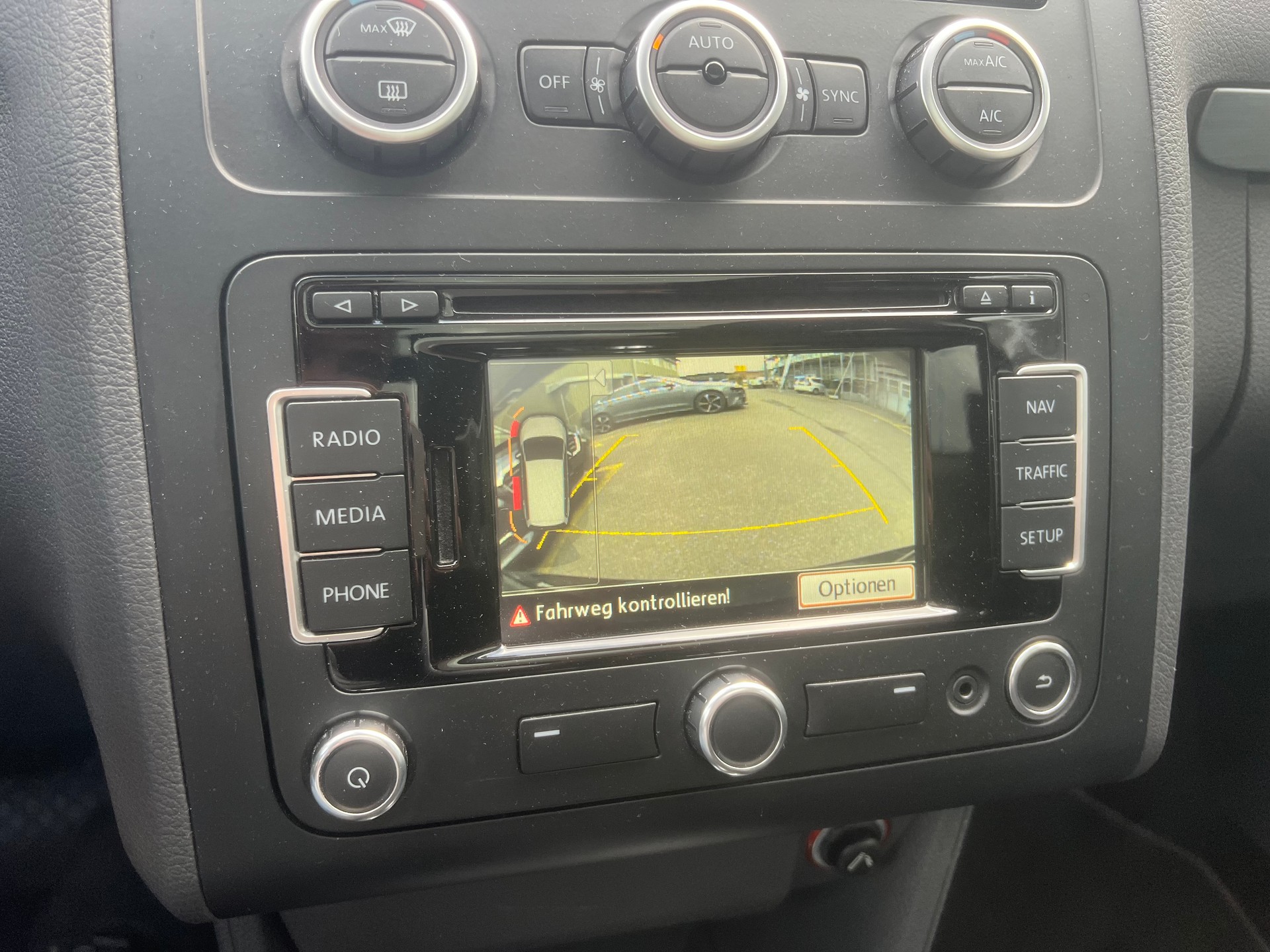 VW Touran 1.4 TSI Comfortline DSG-image-12