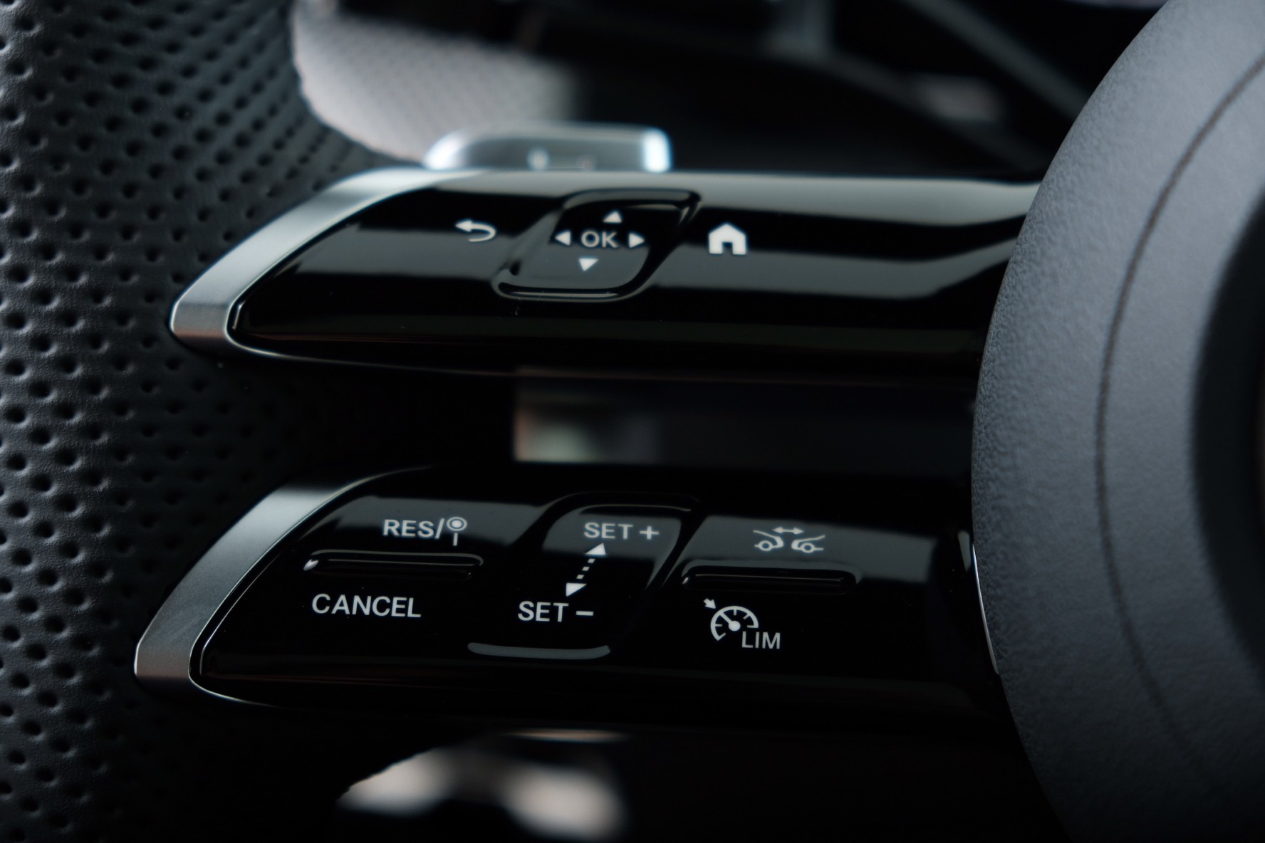 MERCEDES-BENZ GLC 300 e 4Matic 9G-Tronic-image-13
