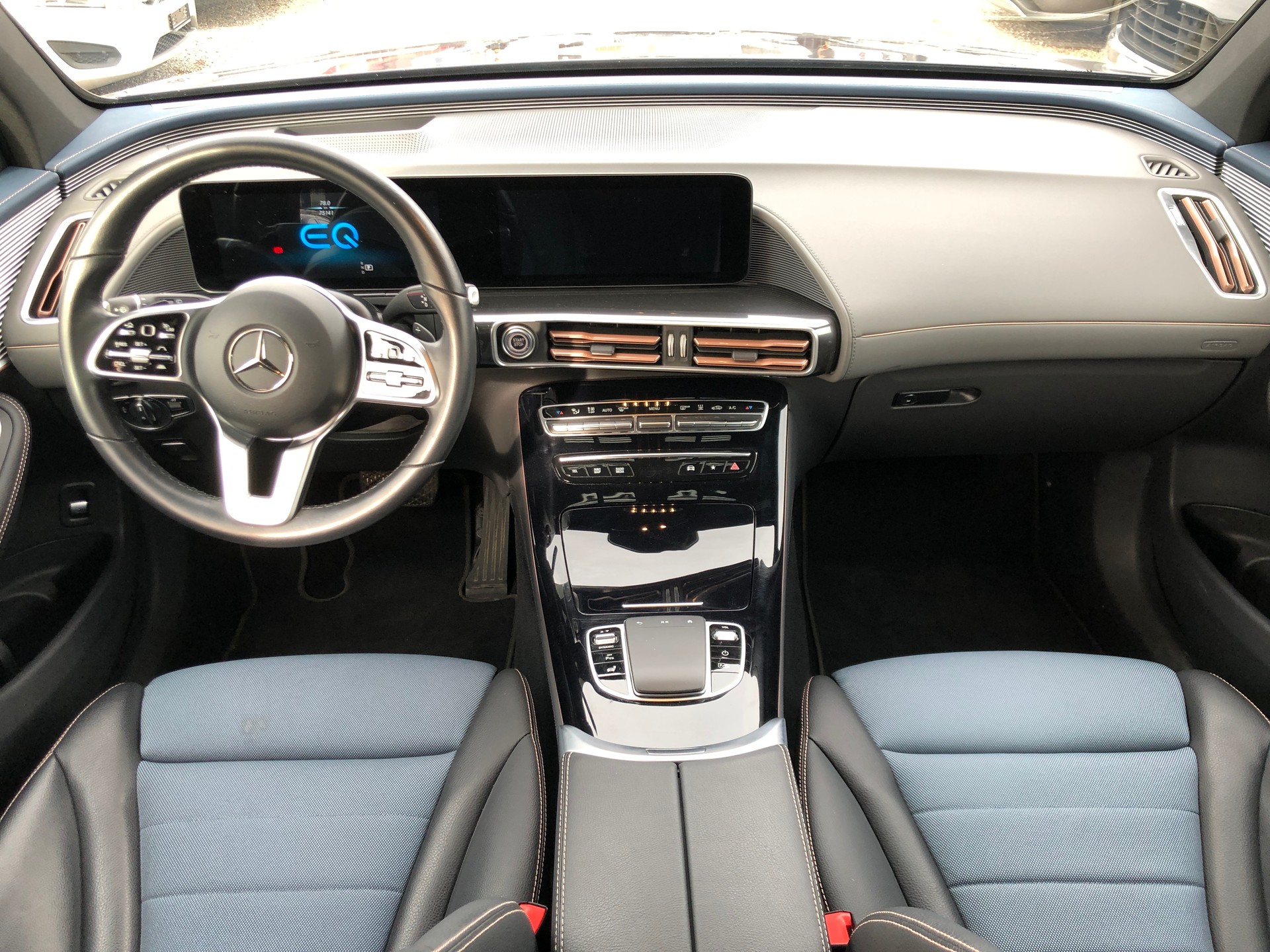 MERCEDES-BENZ EQC 400 4Matic EQ Star-image-13