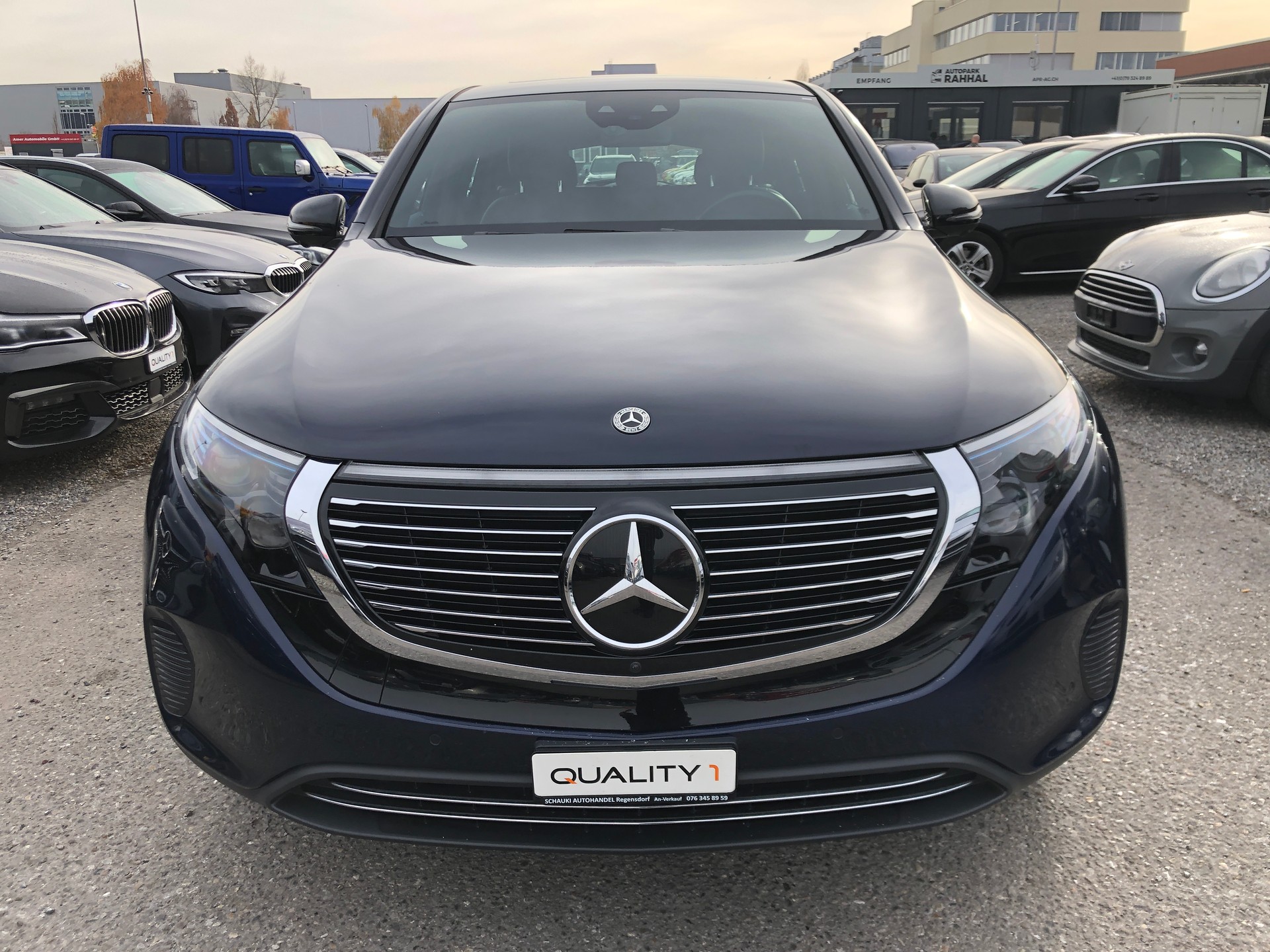 MERCEDES-BENZ EQC 400 4Matic EQ Star-showroom-element-1