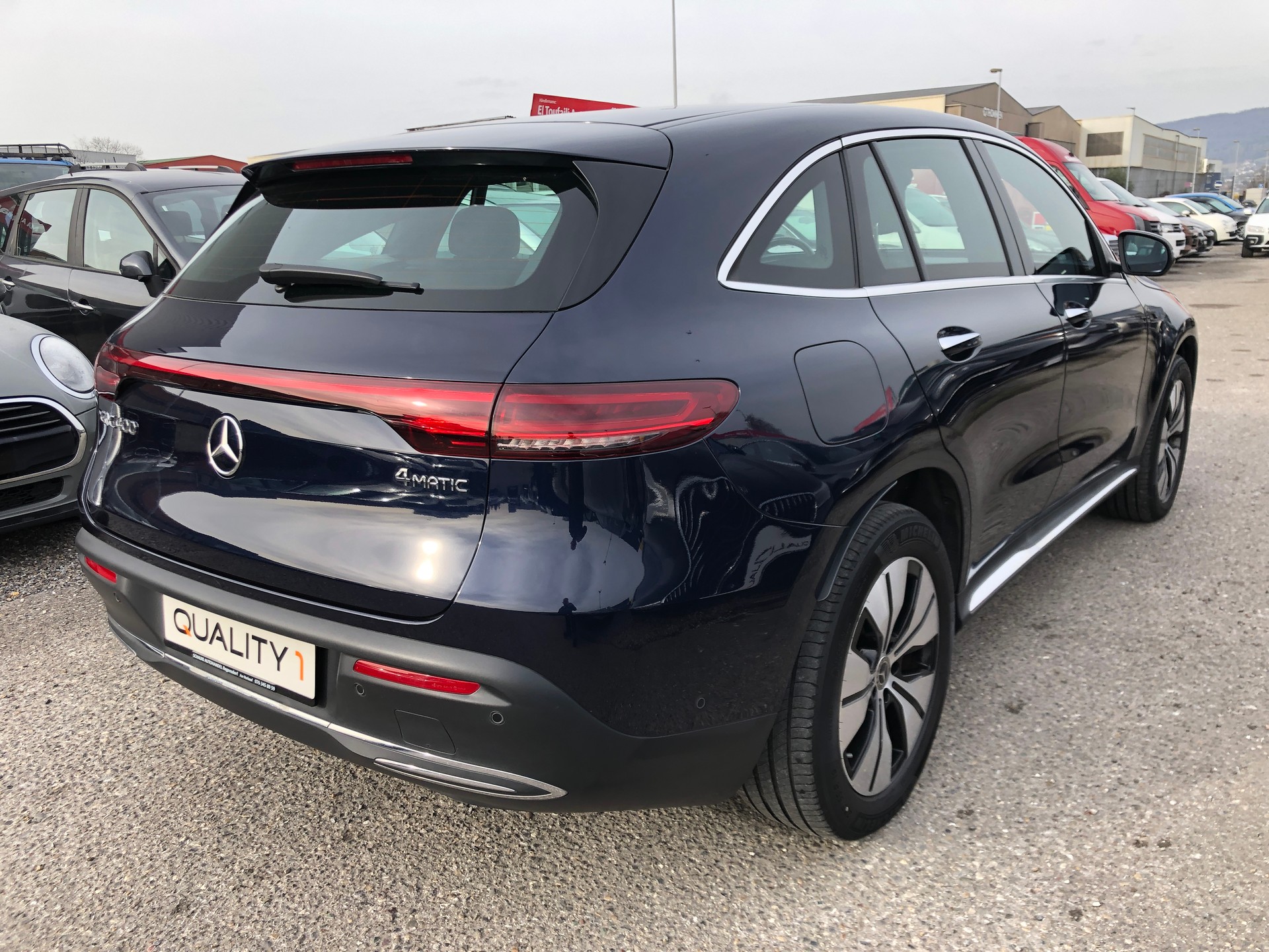 MERCEDES-BENZ EQC 400 4Matic EQ Star-showroom-element-3