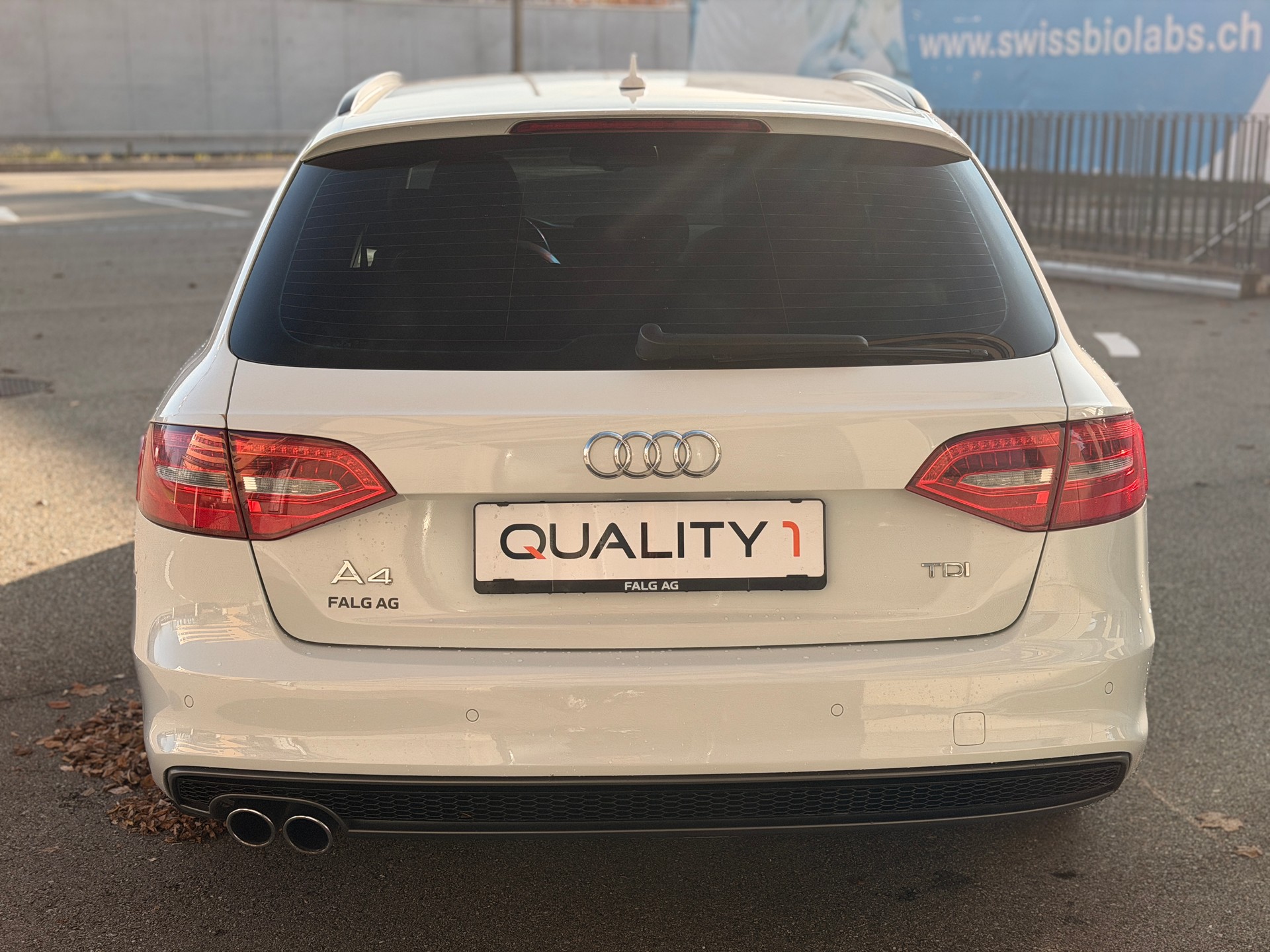 AUDI A4 Avant 2.0 TDI S-line-image-5