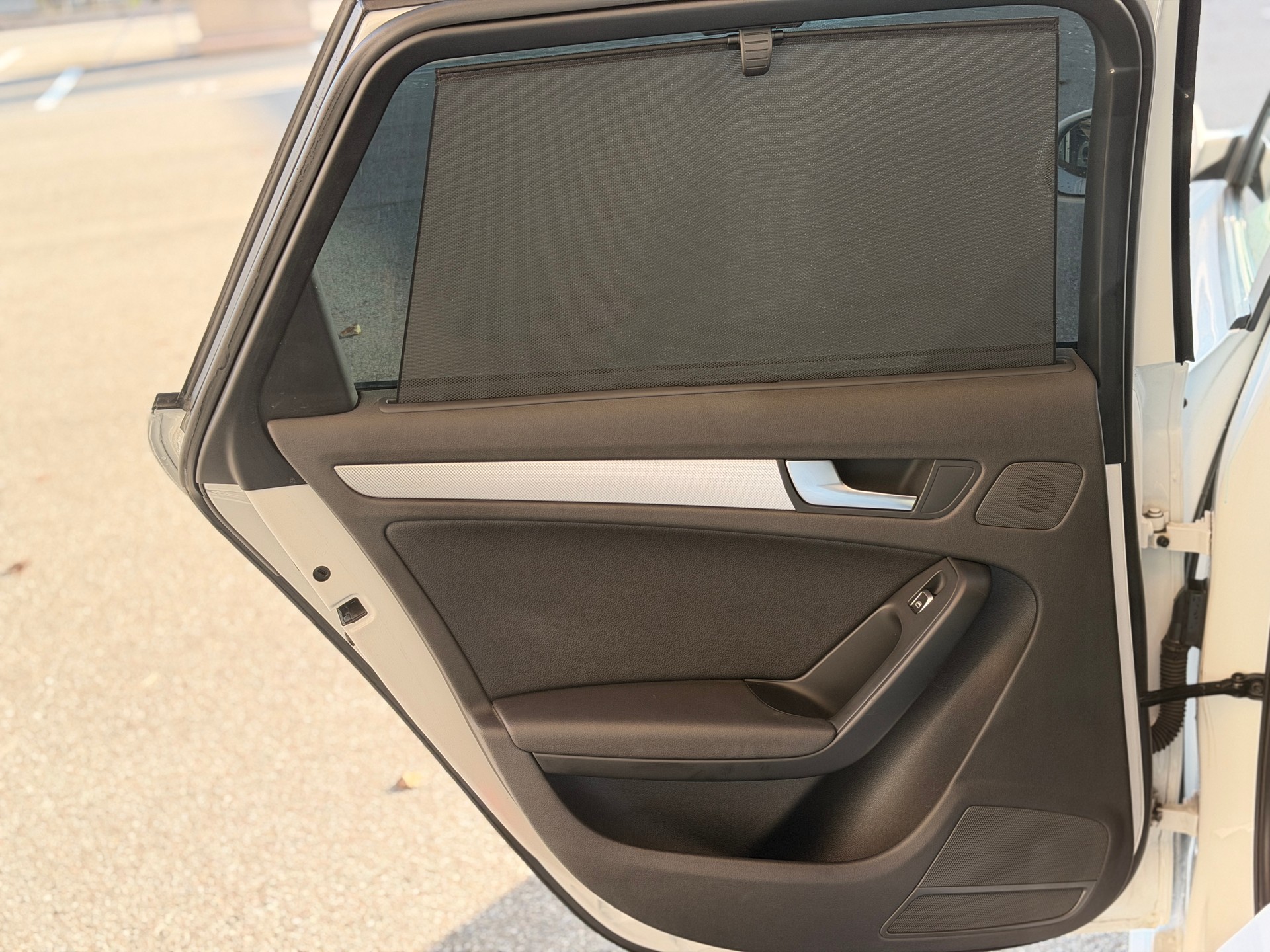 AUDI A4 Avant 2.0 TDI S-line-image-18