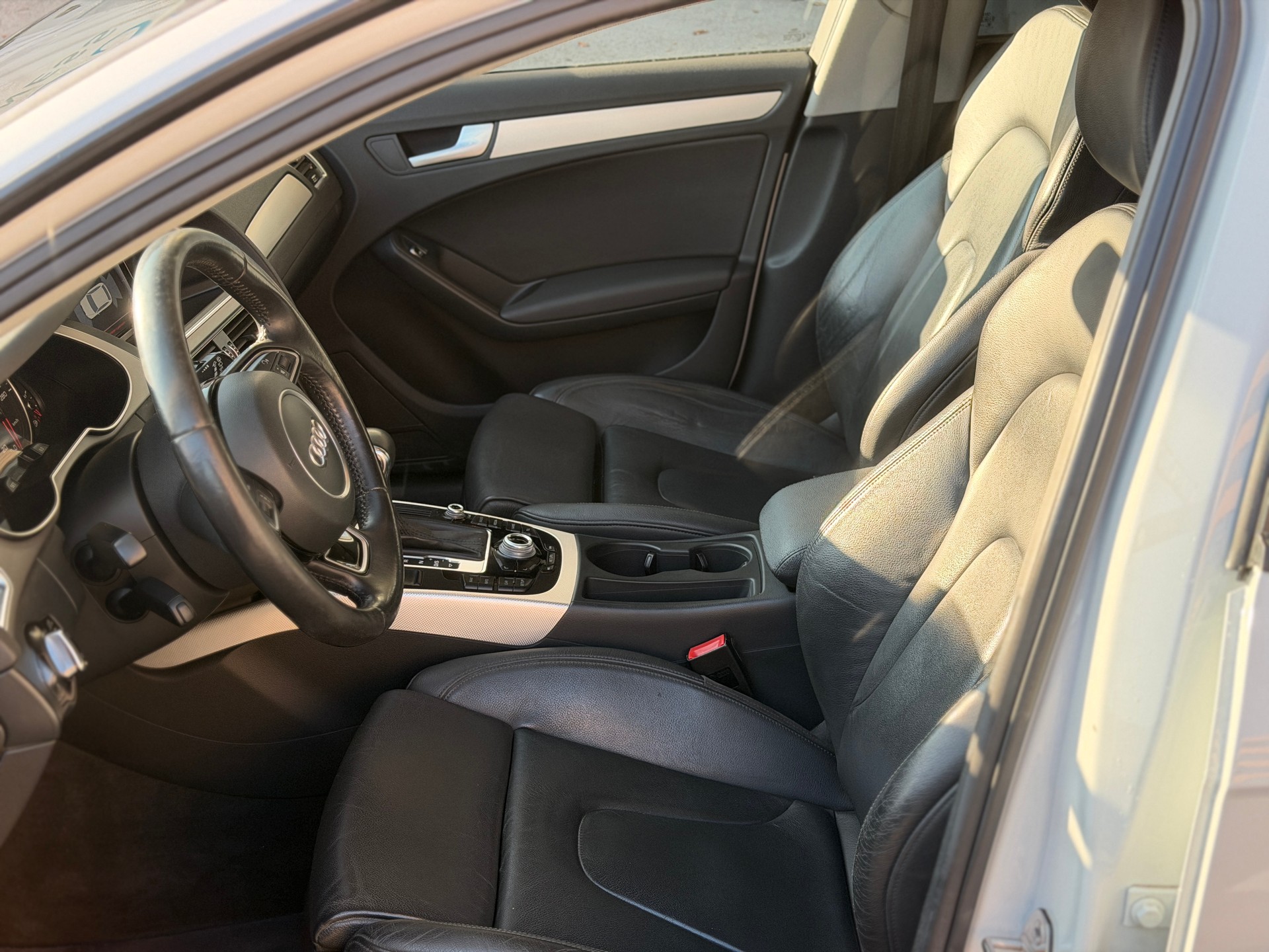 AUDI A4 Avant 2.0 TDI S-line-image-11