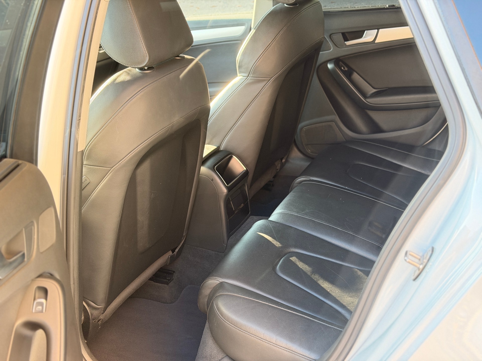 AUDI A4 Avant 2.0 TDI S-line-image-20