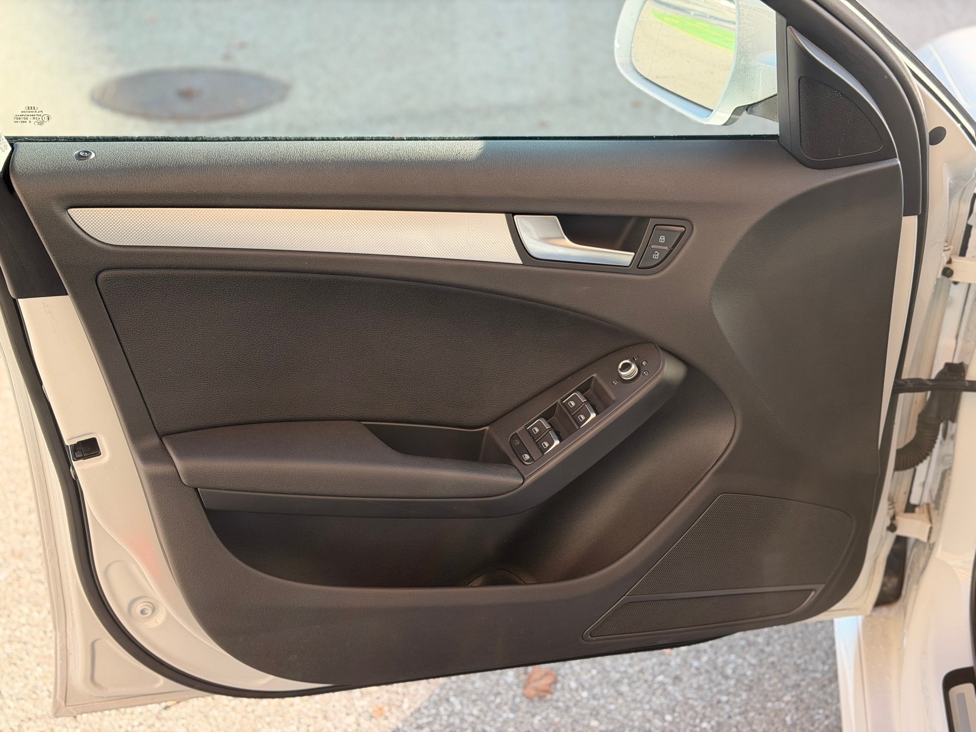 AUDI A4 Avant 2.0 TDI S-line-image-16