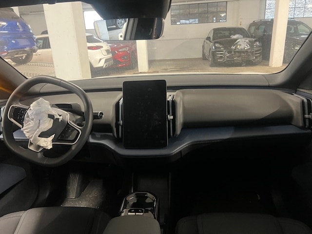 VOLVO EX30 E60 69kWh Twin Ultra-image-3