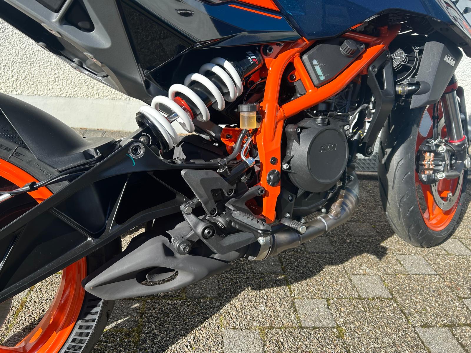 KTM 390 Duke-image-5