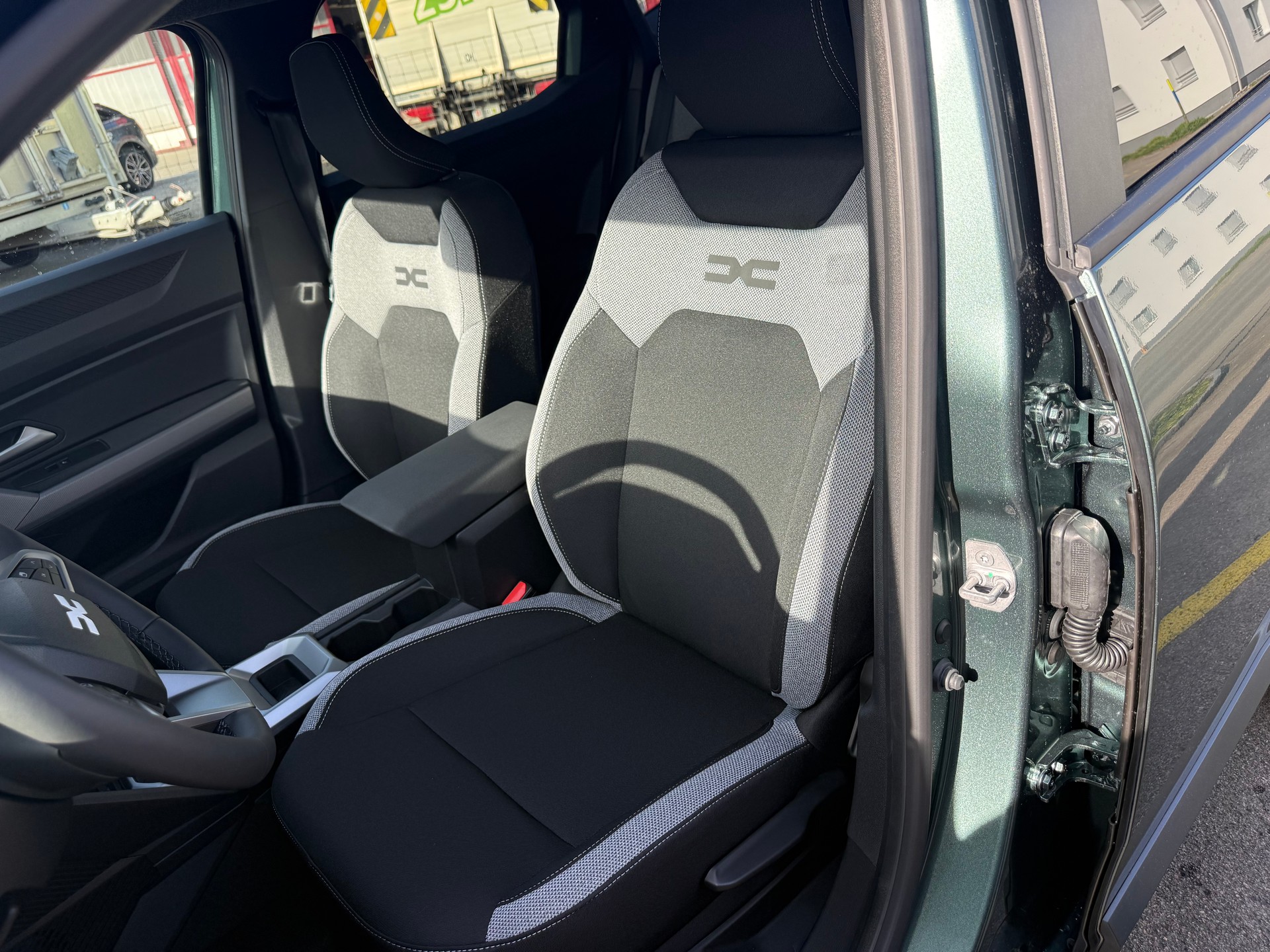 DACIA Duster HEV 155 Journey-image-9