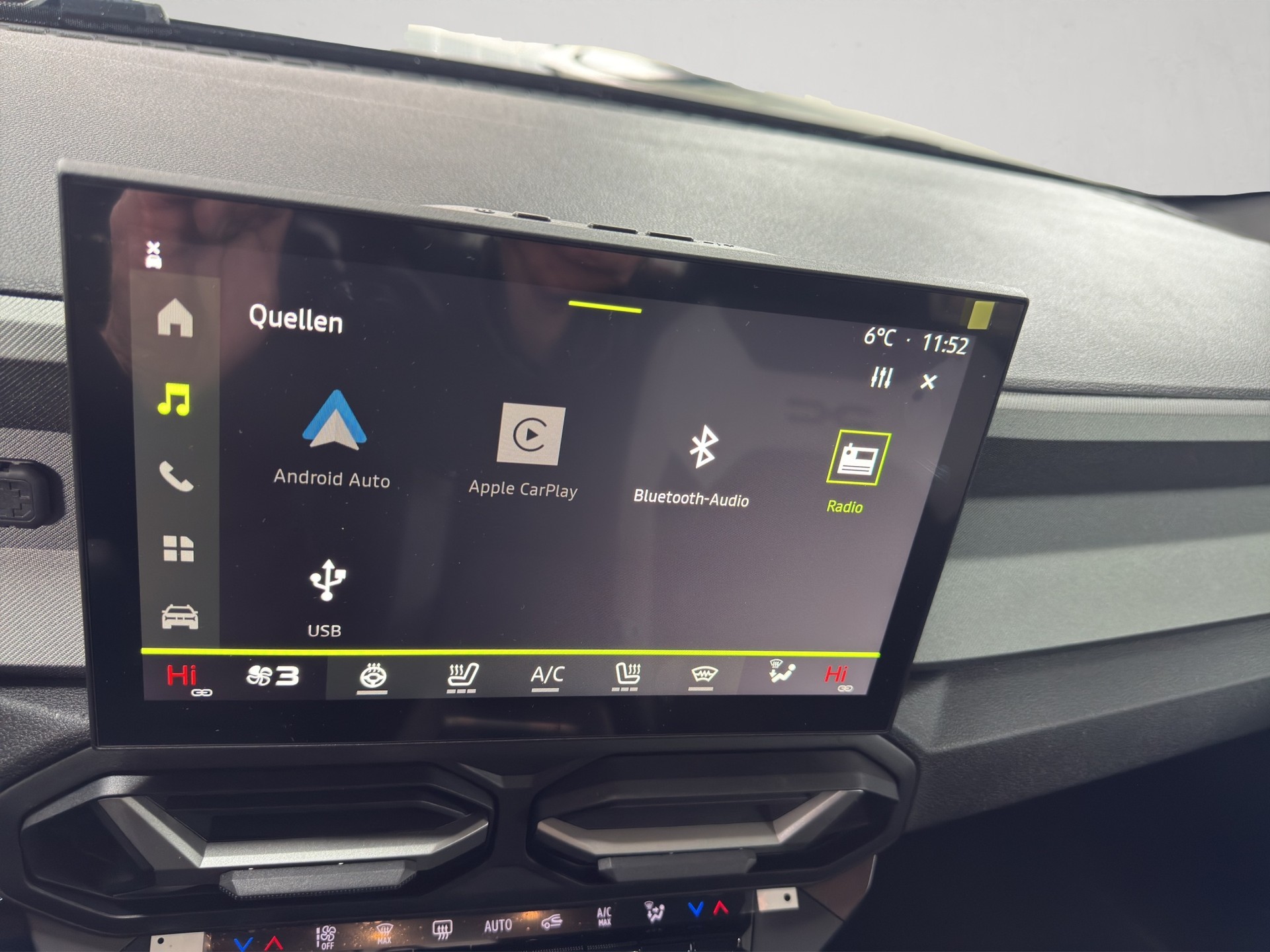 DACIA Duster HEV 155 Journey-image-16