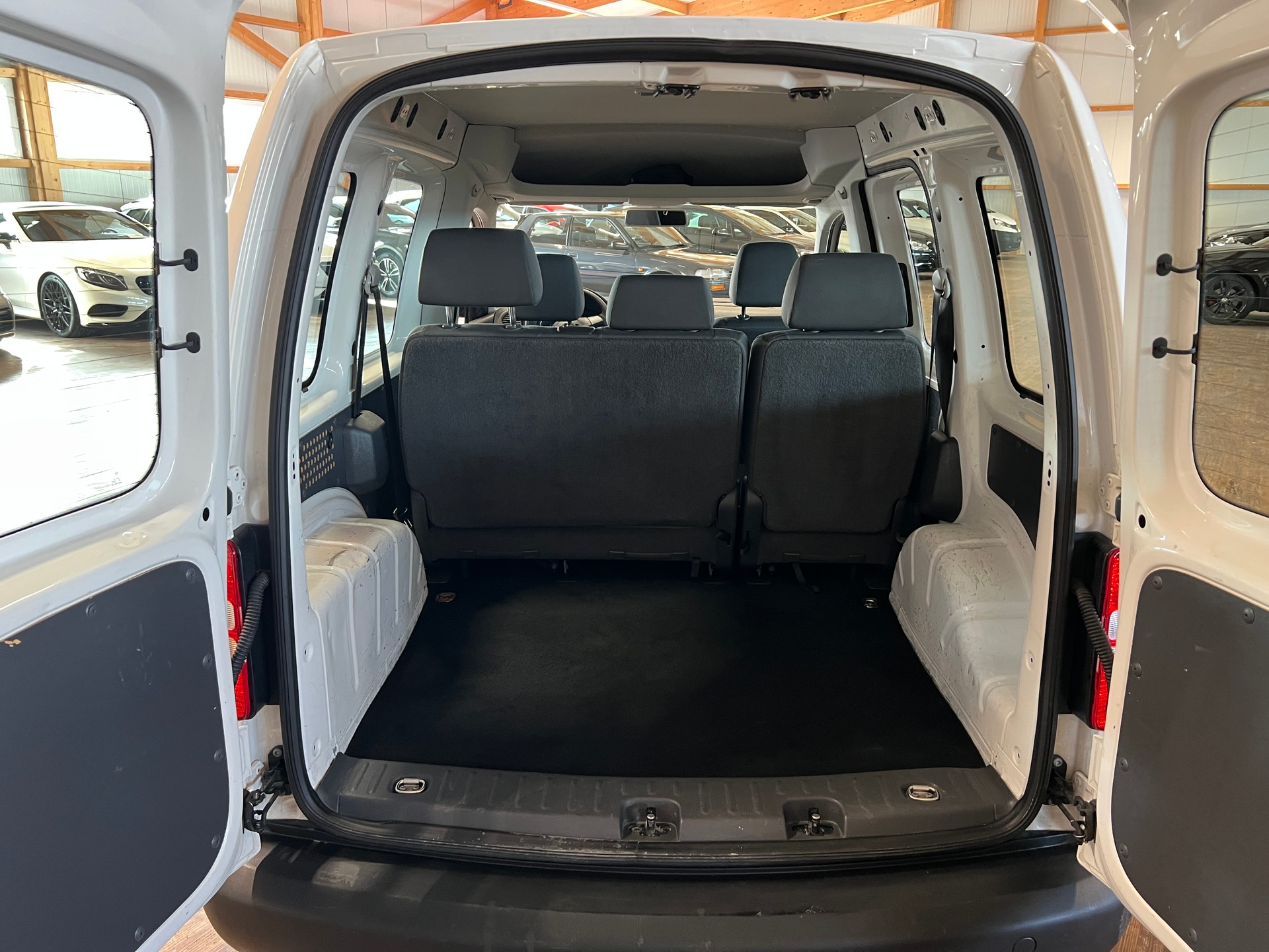 VW Caddy 1.6 TDI BlueMotion Technology DSG-image-14