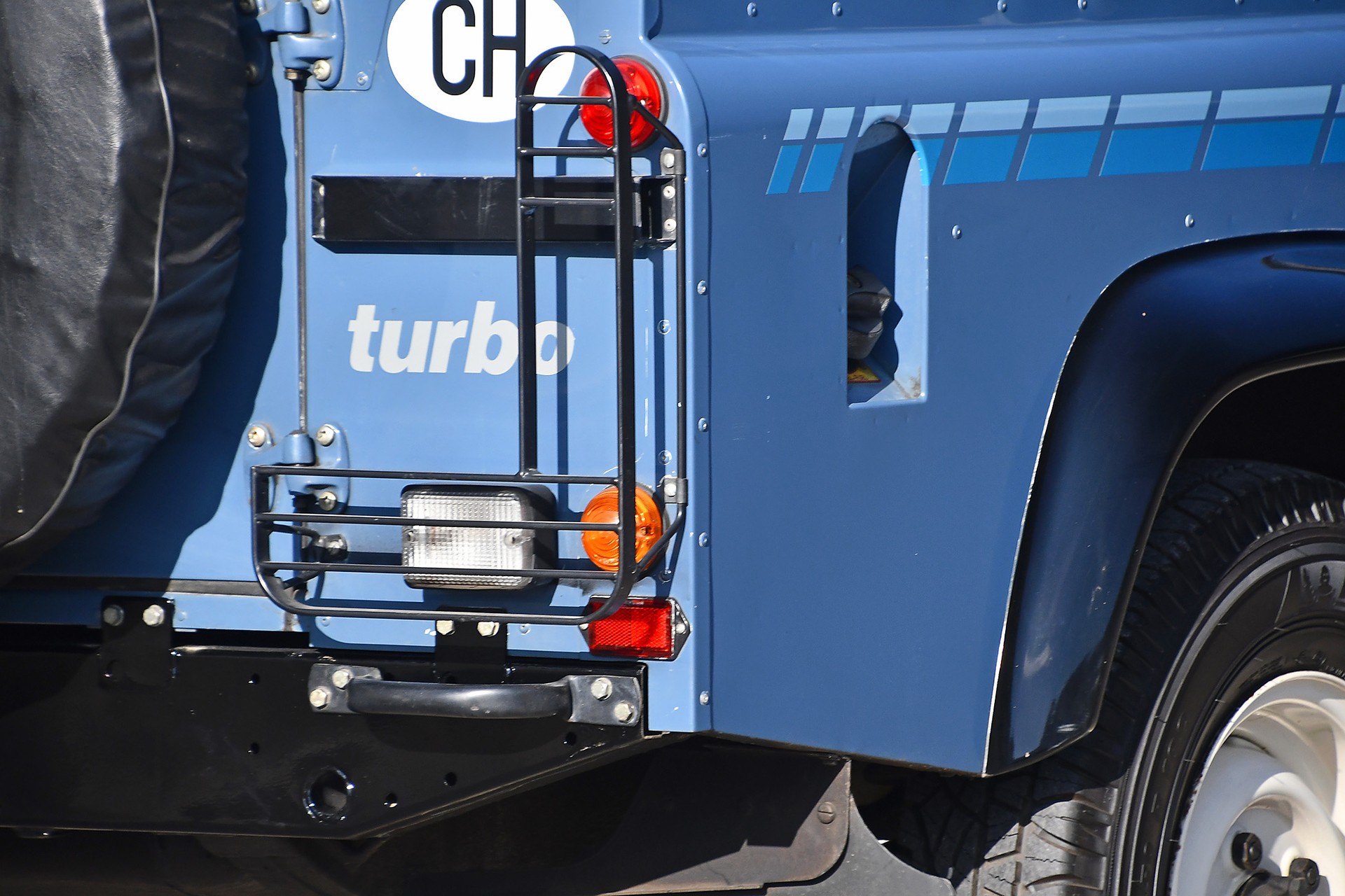 LAND ROVER 110 Turbo D-image-15