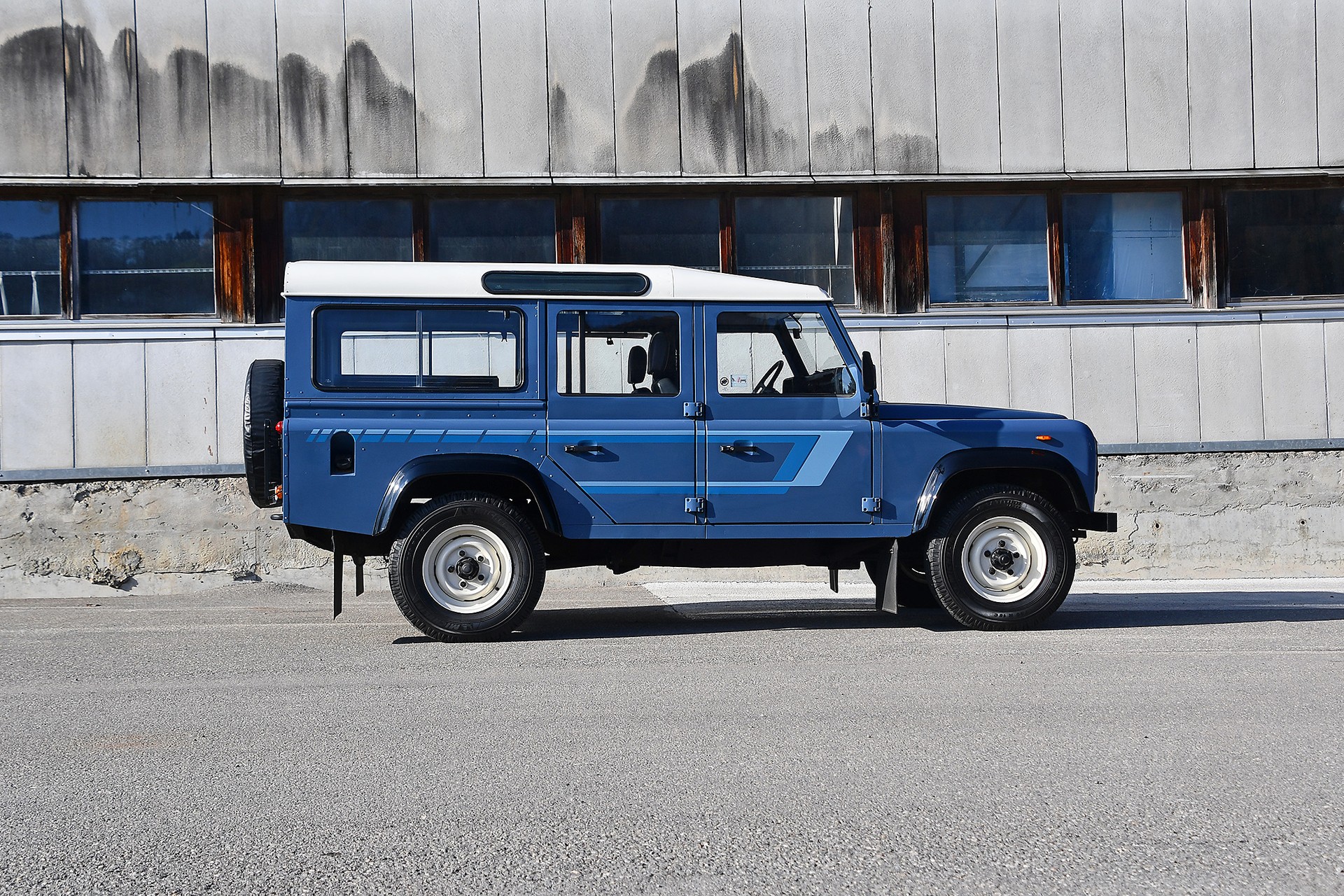 LAND ROVER 110 Turbo D-image-11