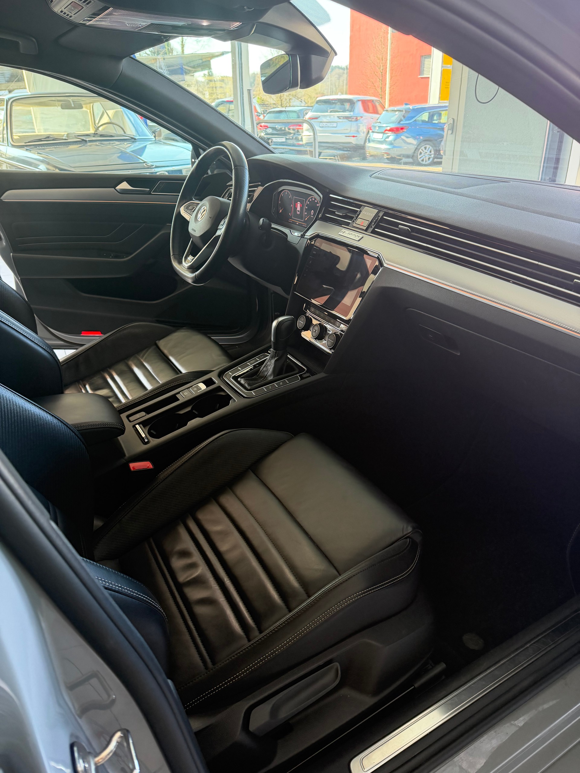 VW Passat 2.0 TDI BMT R-Line Edition 4Motion DSG LIMITED 90/320-image-12