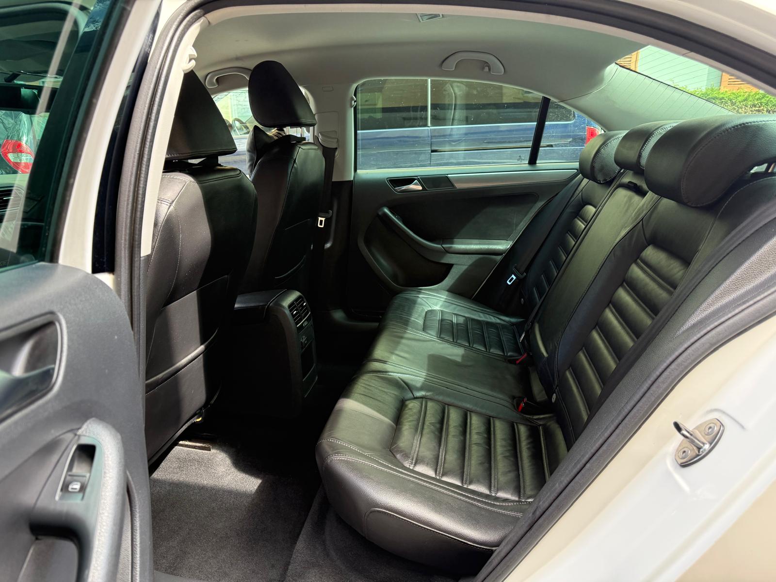 VW Jetta 2.0 TSI Highline DSG-image-13