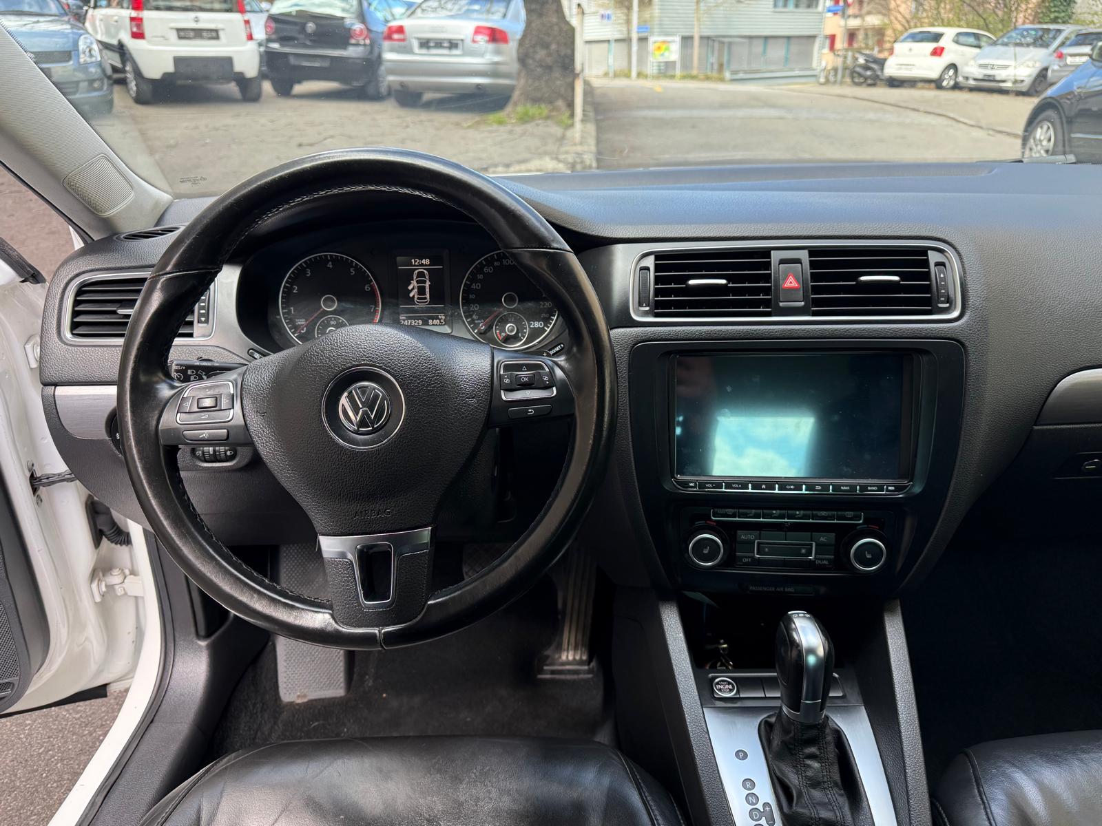 VW Jetta 2.0 TSI Highline DSG-image-14