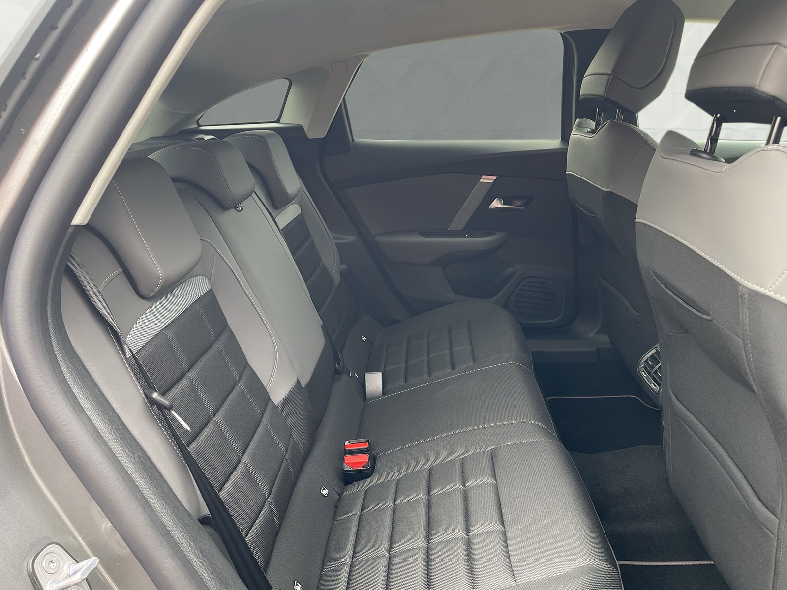 CITROEN C4 Hybrid 145 Collection-image-11